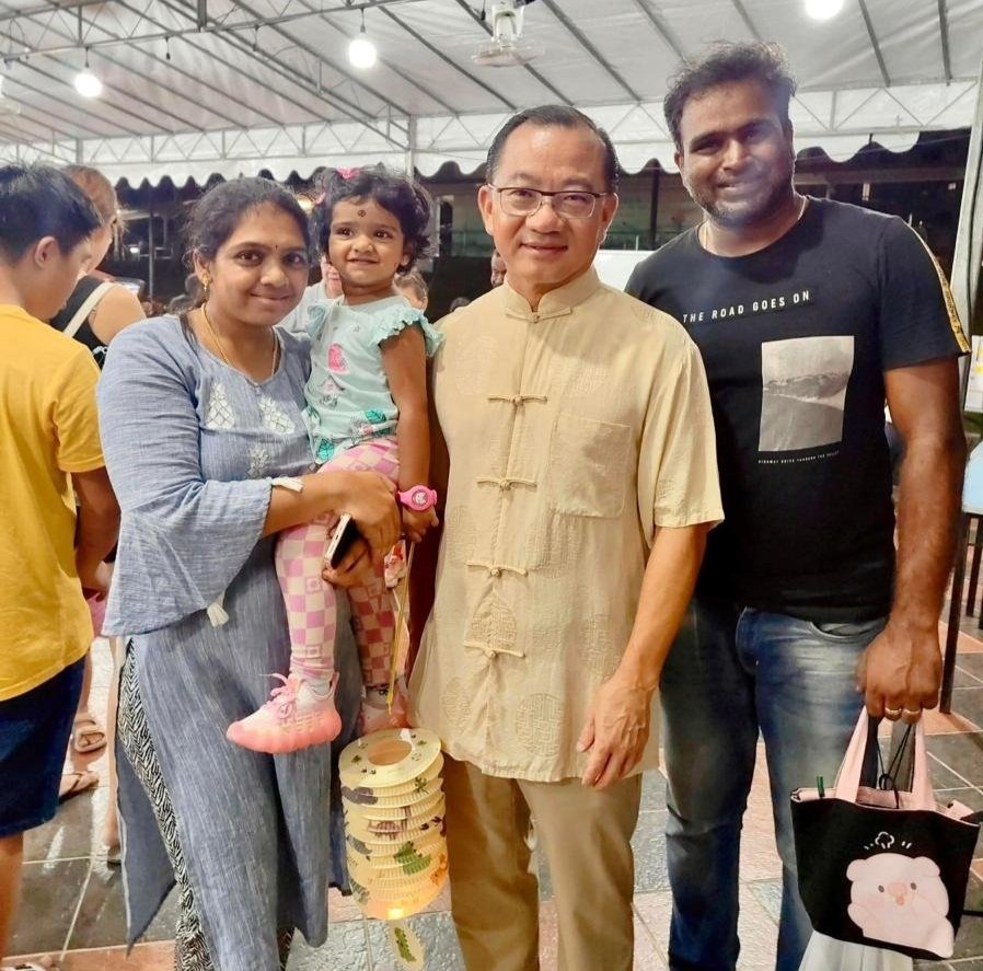 Mr Seah Kian Peng (Speaker of Parliament) celebrating Mid-Autumn Festival with residents - Picture taken from Facebook