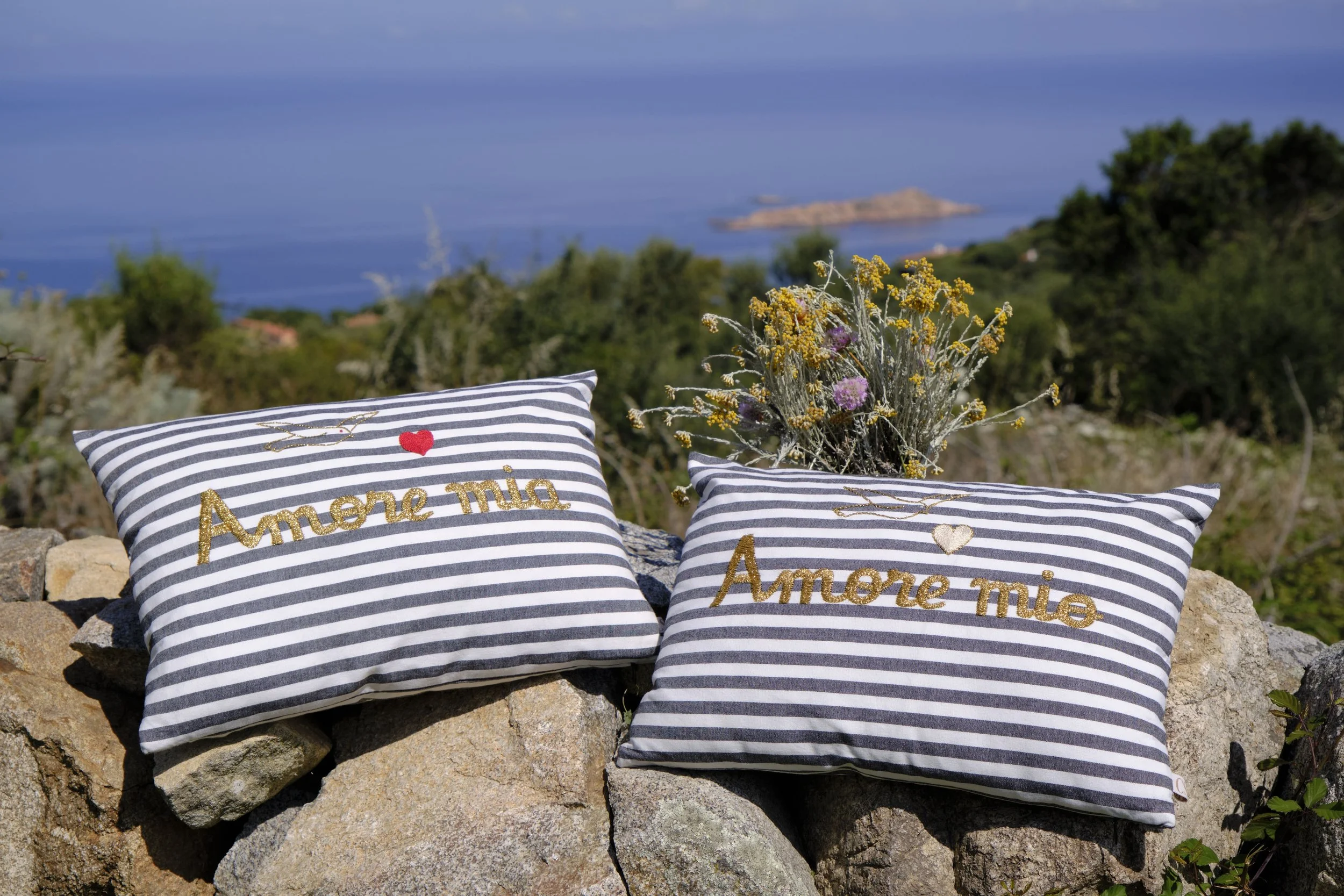Coussin brodé AMORE MIO