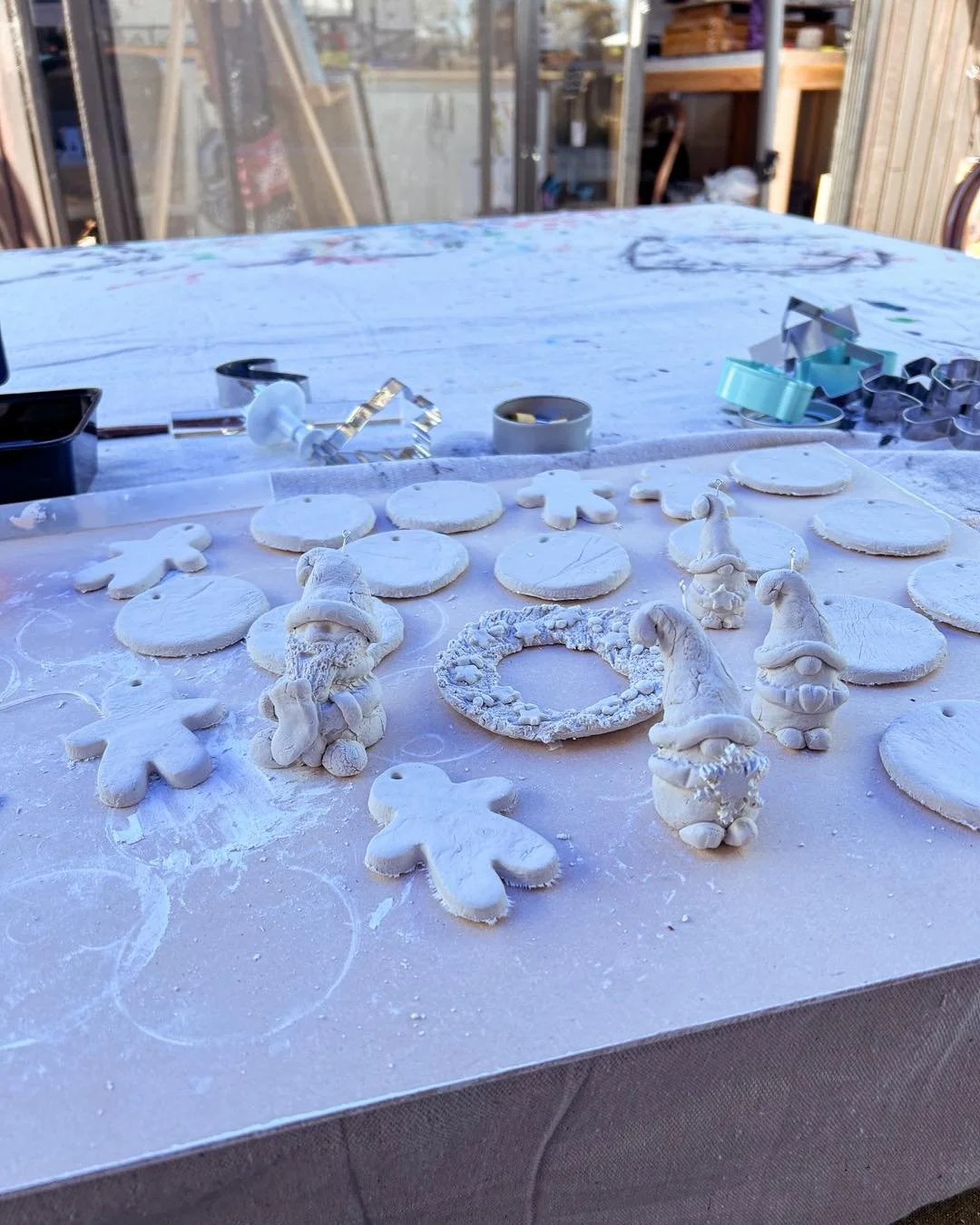 Making Christmas Tree decorations &hellip; hopefully in time for Tooradin Market this Sunday! 

With some of the kids enjoying their first play with the air dry clay yesterday, maybe we might make some silly gnomes next week if they&rsquo;d like to d