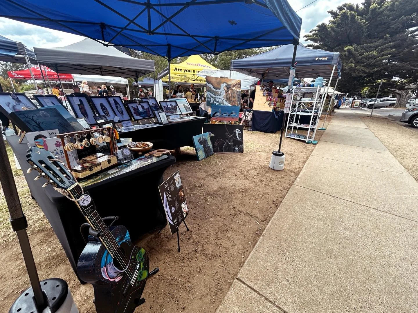 Come find us on Thompson Av in Cowes! 

Lots of great stalls and it&rsquo;s cooler here than back in Wonthaggi 🤫

Here until 7pm! 

#cowes #cowesmarket #phillipisland #phillipislandmarket #thecornermarket #art #artist #artwork #customart #petportrai