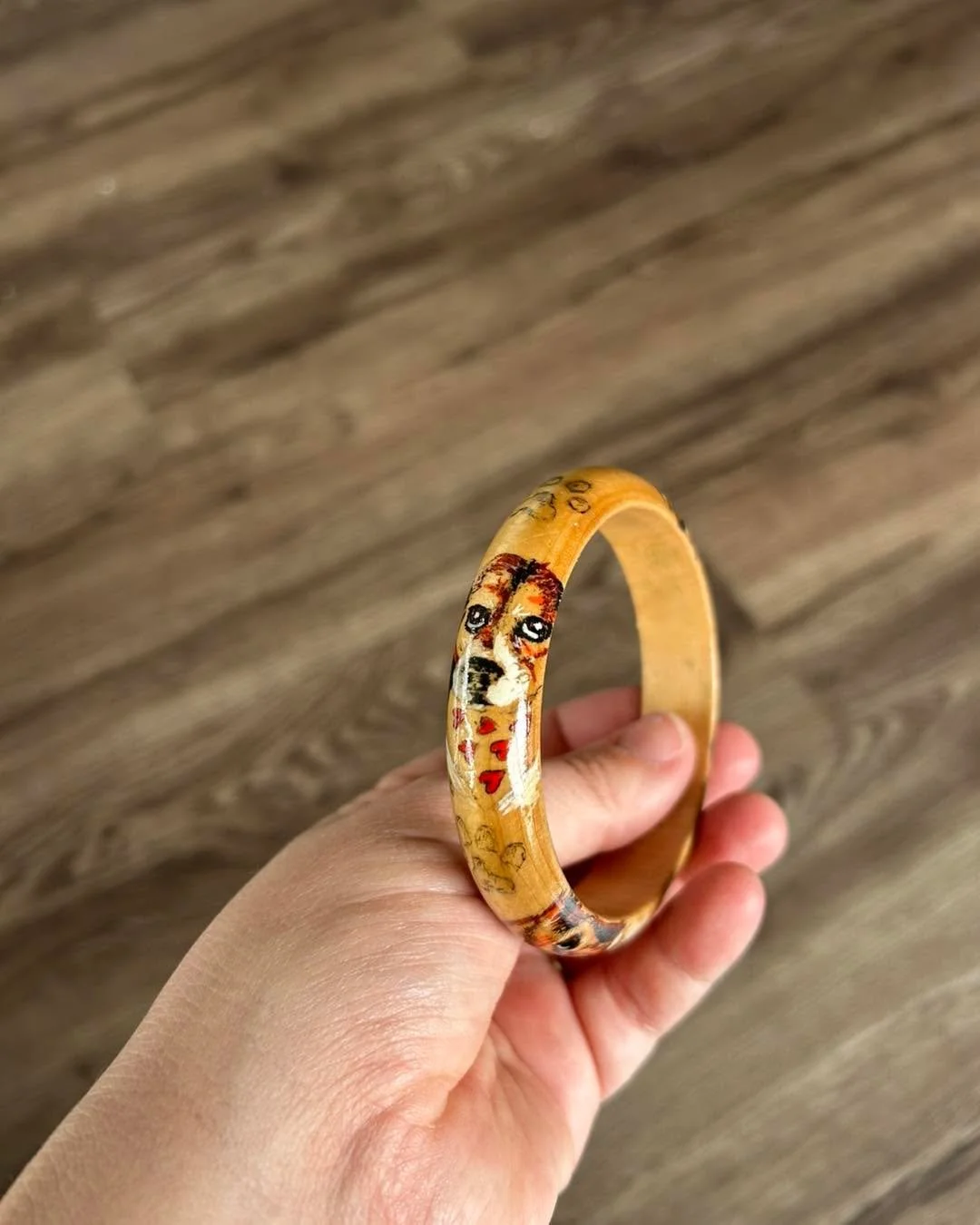 Super cute custom bangle, shipped to WA for Christmas!

Want your own?! Order online or drop me a message! 

👉 www.artbychelseaanne.com

#customisedgifts #customart #CustomArt #wearableart #custombangles #australiawideshipping #australiawidedelivery