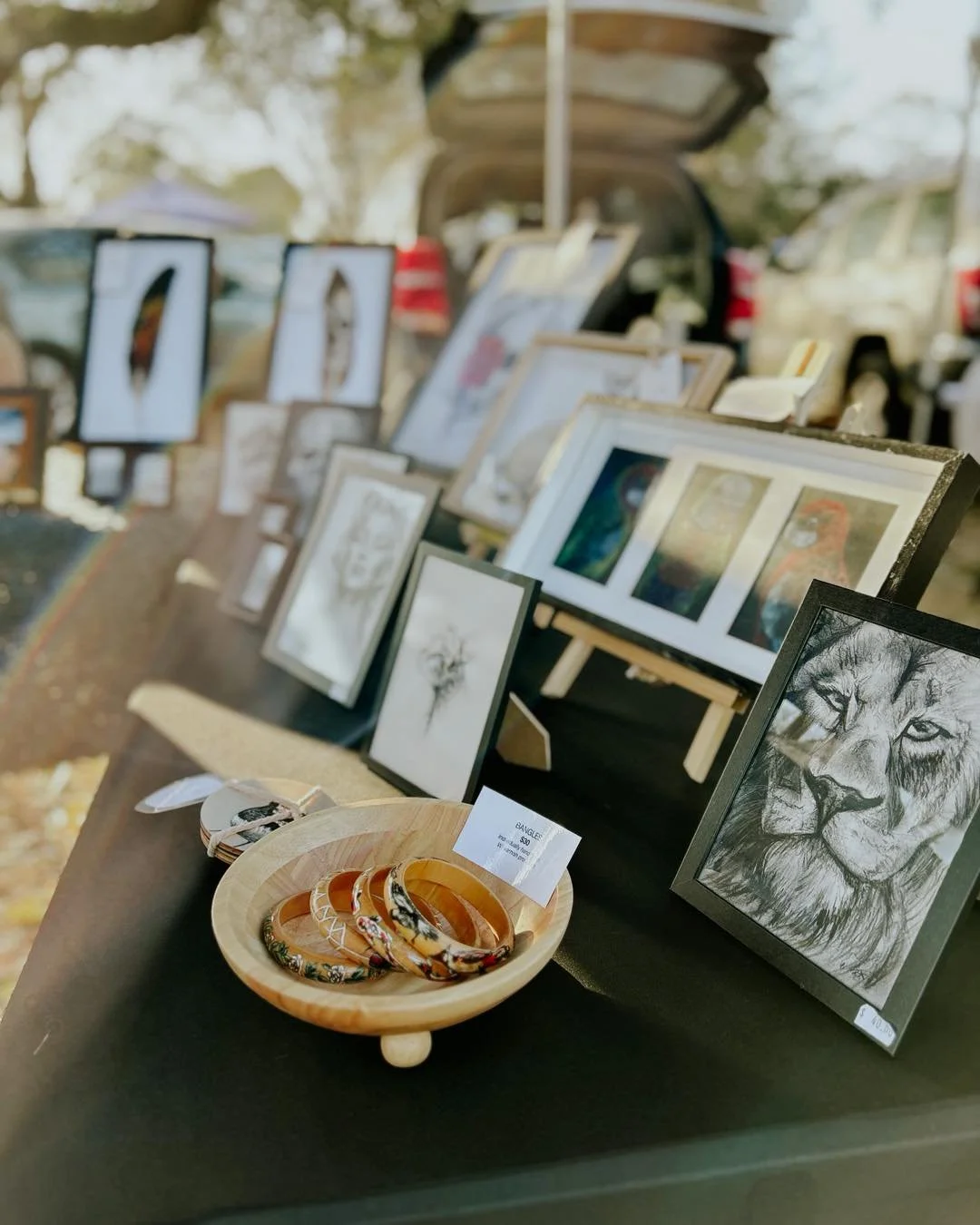 Find us at Tooradin Lions Community Market 2021 onwards until 1pm today! 

Find me on the main drag between the adorable teddies, and the handmade bird feeders! 

www.artbychelseaanne.com

#tooradin #tooradinmarket #sunday #market #sundaymarket #sund