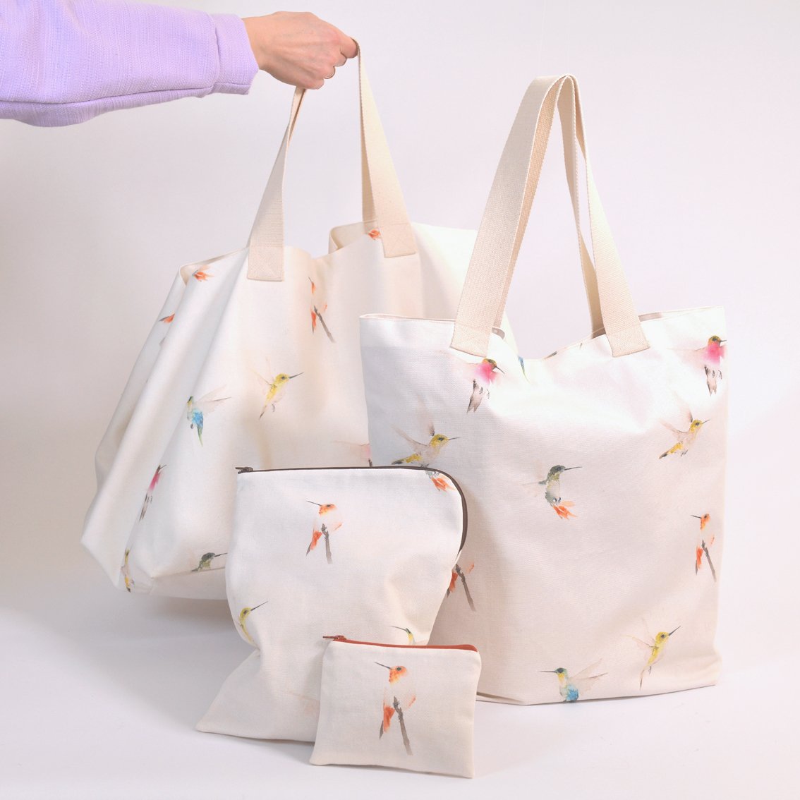 Gesamte Kollektion unserer Taschen mit Kolibriprint