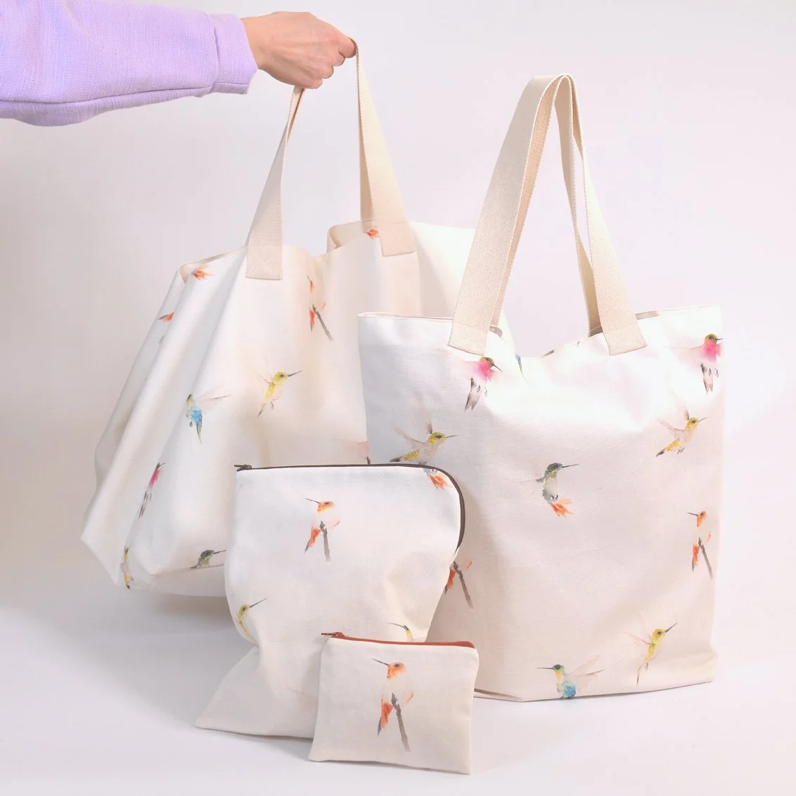 Gesamte Kollektion unserer Taschen mit Kolibriprint