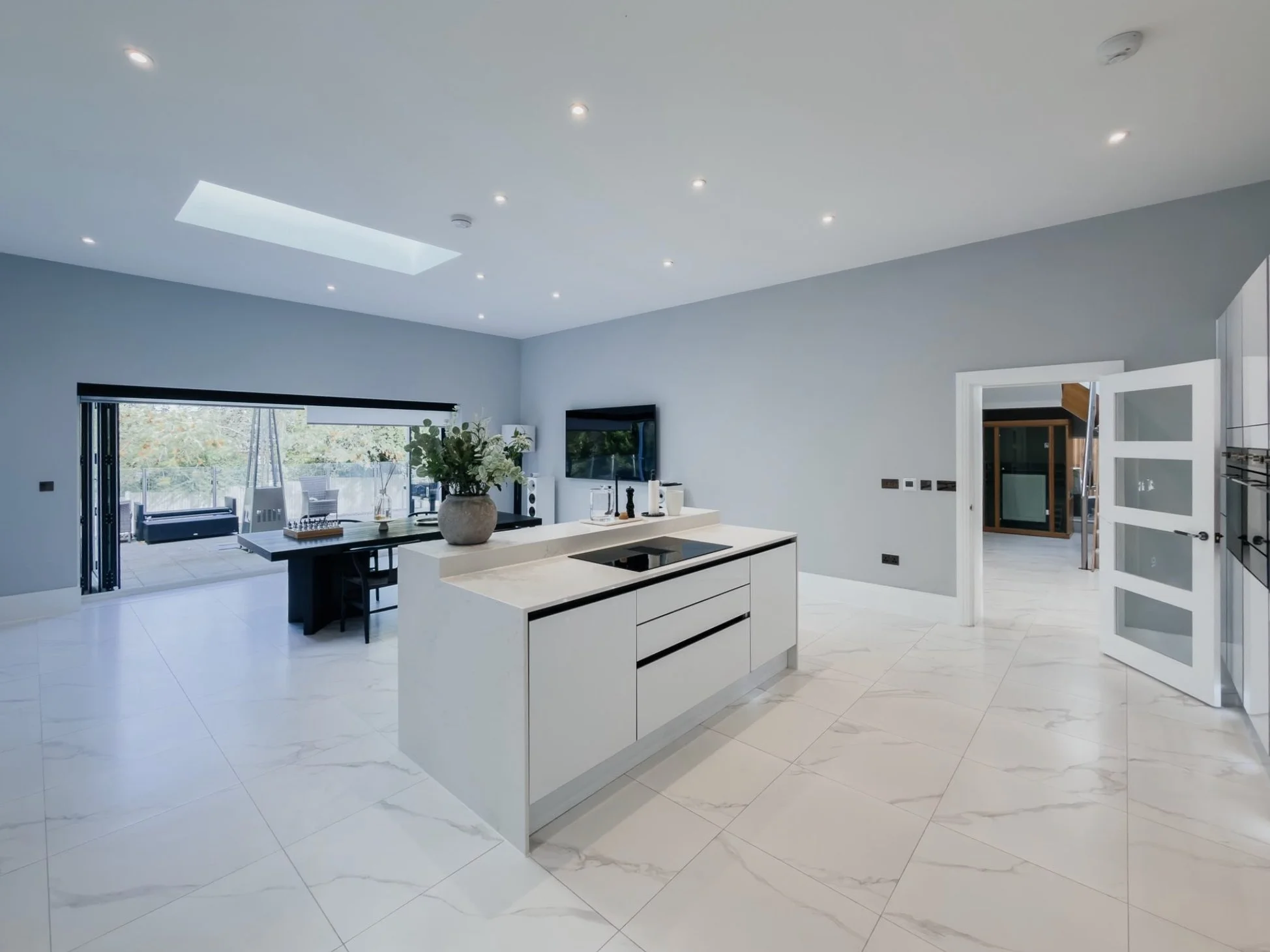 LHO_022

 Location -North London     Style - Modern luxury 

 London House 
 North London 


 https://images.squarespace-cdn.com/content/v1/64620b0575ea8d4e29a55a87/74a3687f-5682-422e-a0b4-e1b30f9bdd10/imgg-nyp-5m7v17y3.png?format=2500w 
 https://ima