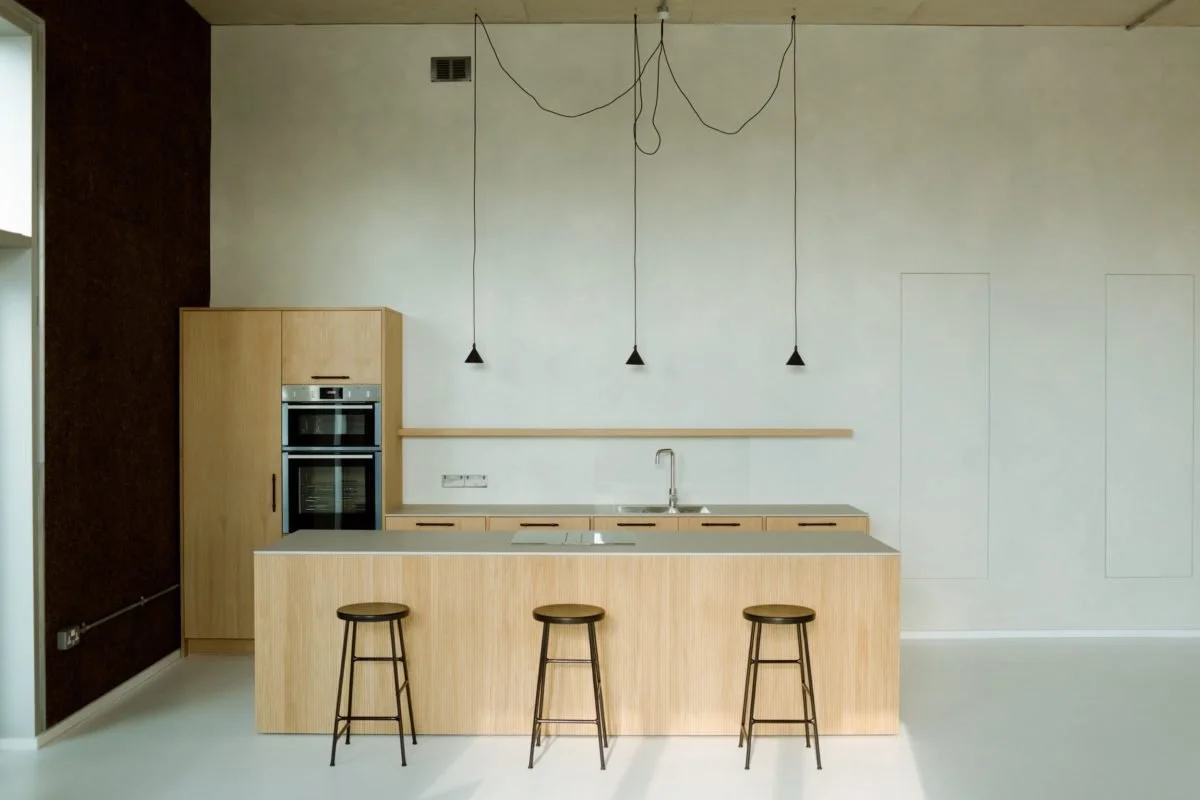 STU_003

 Location - South East London      Size - 1,500 sqft  

 Studio  
 South East London 

 https://images.squarespace-cdn.com/content/v1/64620b0575ea8d4e29a55a87/7b492227-f8c6-484f-a87d-480bf173bc3e/11.jpeg?format=1500w 
 https://images.squares