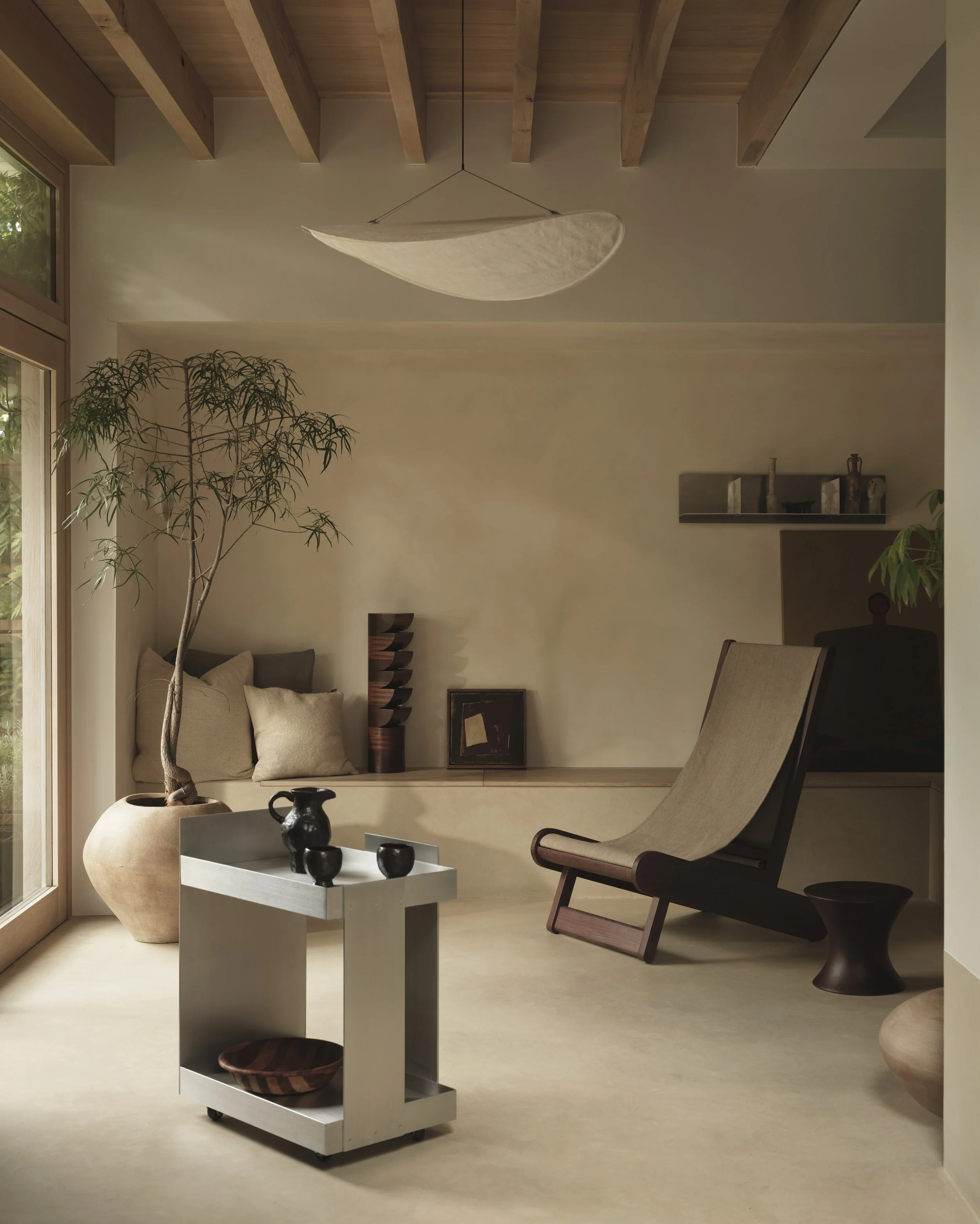 LHO 004, Contemporary living room, with custom furniture and lime wash walls, East London