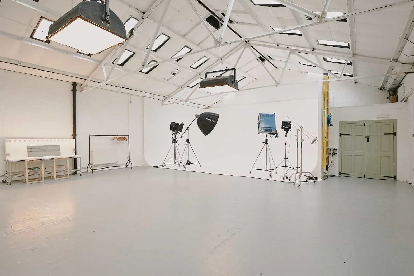 STU_005

 Location - North London     Size - 2 ,300 sq ft  


 Studio, Warehouse 
 North London 

 https://images.squarespace-cdn.com/content/v1/64620b0575ea8d4e29a55a87/fc6f23f9-63c1-4d26-b085-c97dc59ddb84/3.jpg?format=1500w 
 https://images.squares