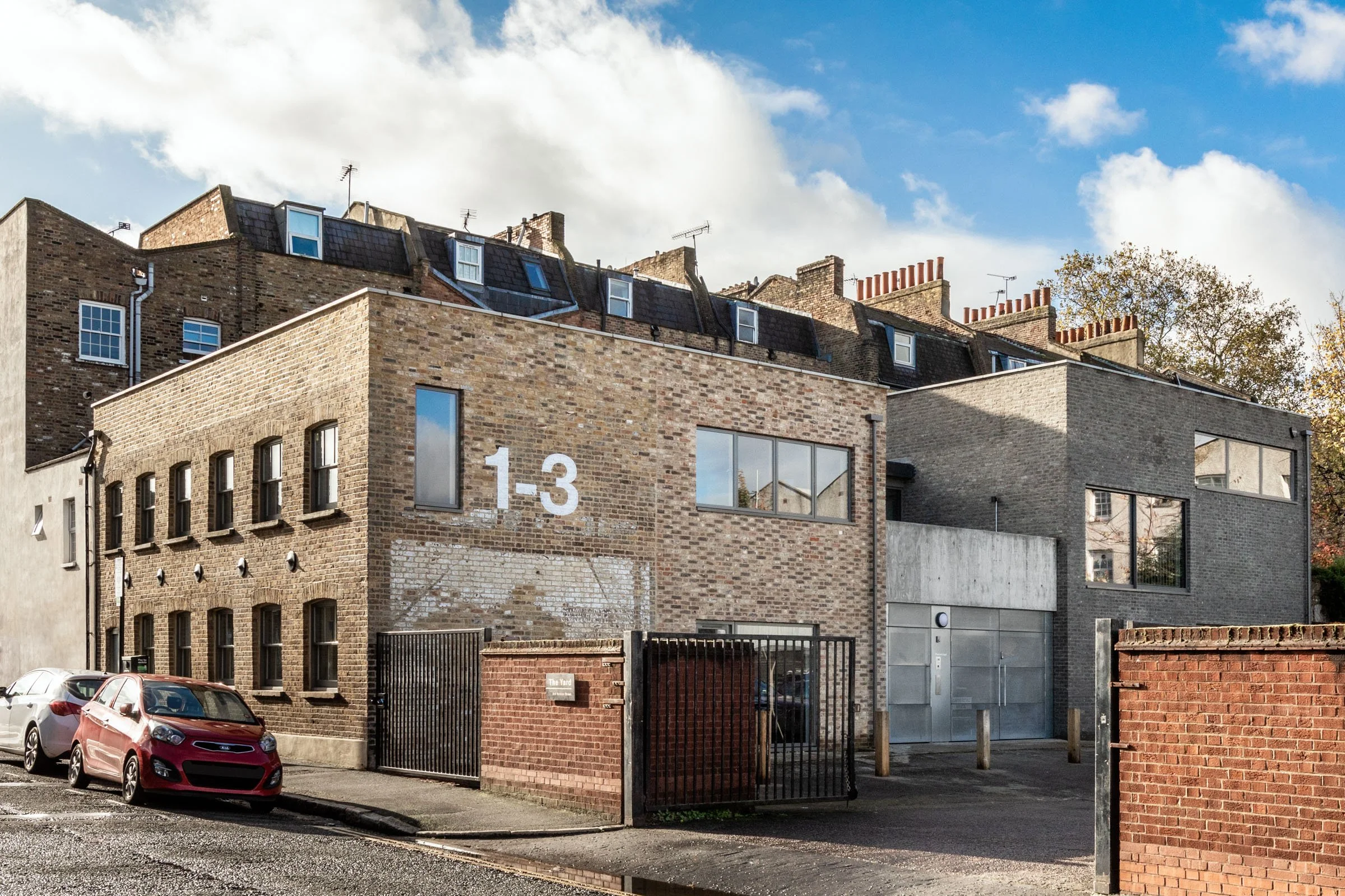 EVE_004

 Location - East London     Size - 6,000 sq ft  


 Minimal, Brick, Steel, Glass  
 East London 

 https://images.squarespace-cdn.com/content/v1/64620b0575ea8d4e29a55a87/cf71464c-3502-4dde-8b9f-ac9130e79850/6.jpeg?format=1500w 
 https://imag