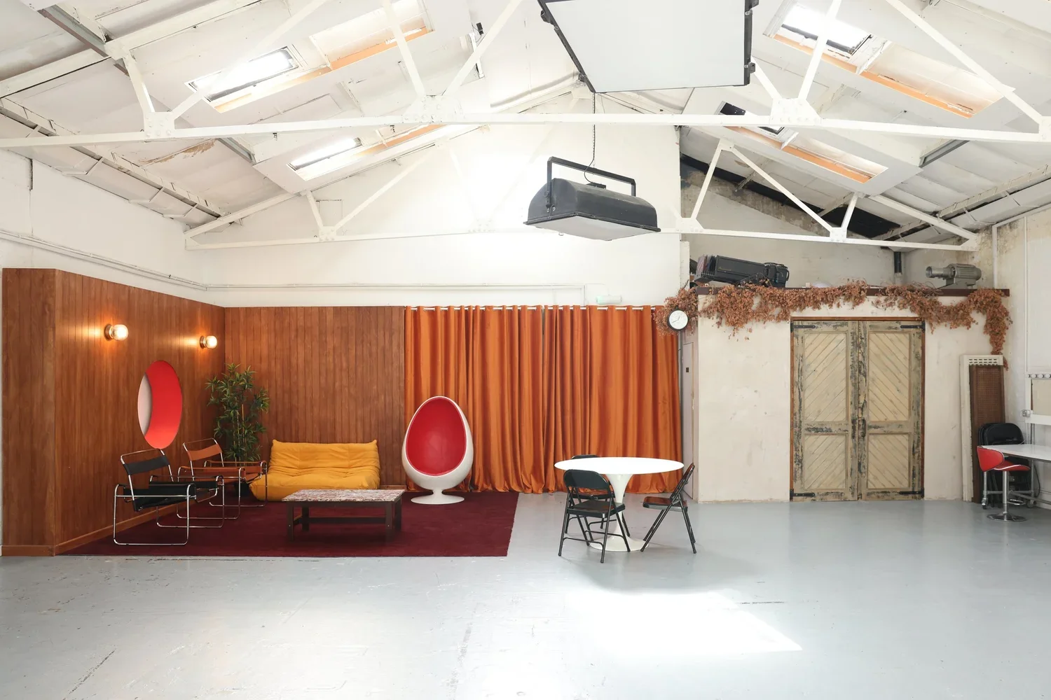 STU_005

 Location - North London     Size - 2,300 sq ft  


 2001 sq ft - 5000 sq ft 
 North London 

 https://images.squarespace-cdn.com/content/v1/64620b0575ea8d4e29a55a87/628c1140-c0d9-42b6-bc2a-0ba6acce4032/4.webp?format=1500w 
 https://images.s