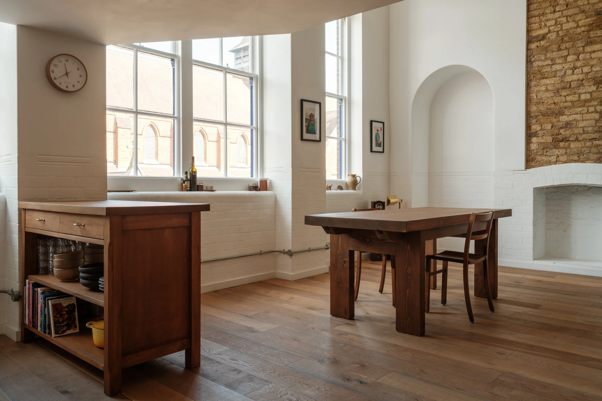 LHO_018

 Location -East London     Style - Industrial 

 London House 
 East London 


 https://images.squarespace-cdn.com/content/v1/64620b0575ea8d4e29a55a87/5e5e16f1-1ebe-4fb6-9b5c-9ae1ad319a1b/LL00011.jpg?format=1500w 
 https://images.squarespace
