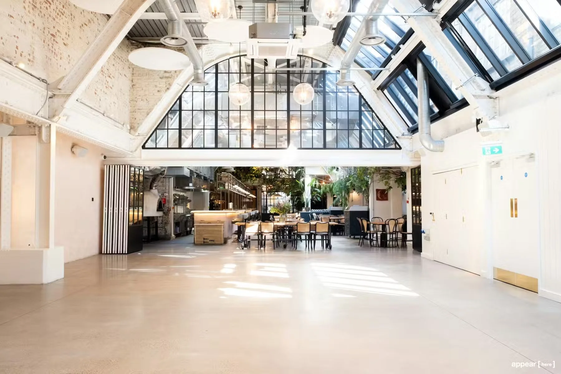 STU_010

 Location - Central London     Size - 1,450 sq ft  


 Studio, Events 
 Central London 

 https://images.squarespace-cdn.com/content/v1/64620b0575ea8d4e29a55a87/d177b780-2efc-4ed2-9c72-6af45000c34d/Photo-1.jpeg?format=2500w 
 https://images.