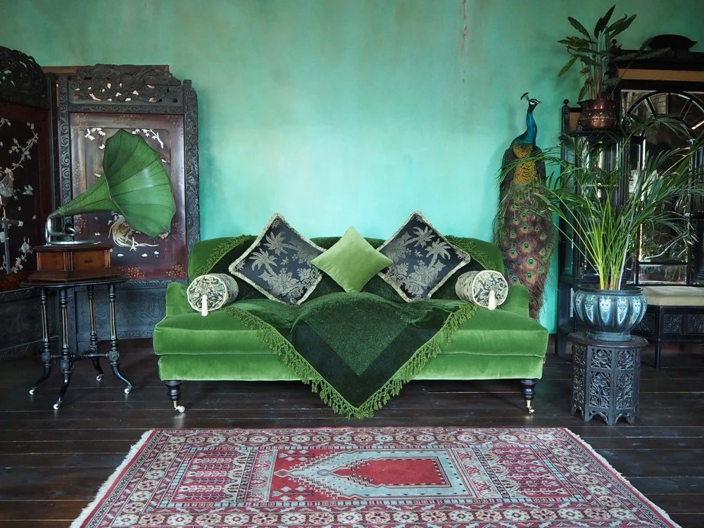 LA_008

 Location - East London      Style - Bohemian  

 London Apartment  
 East London 

 https://images.squarespace-cdn.com/content/v1/64620b0575ea8d4e29a55a87/4b59c074-ee79-43f3-908f-4dd9d292362a/14.jpeg?format=1500w 
 https://images.squarespace