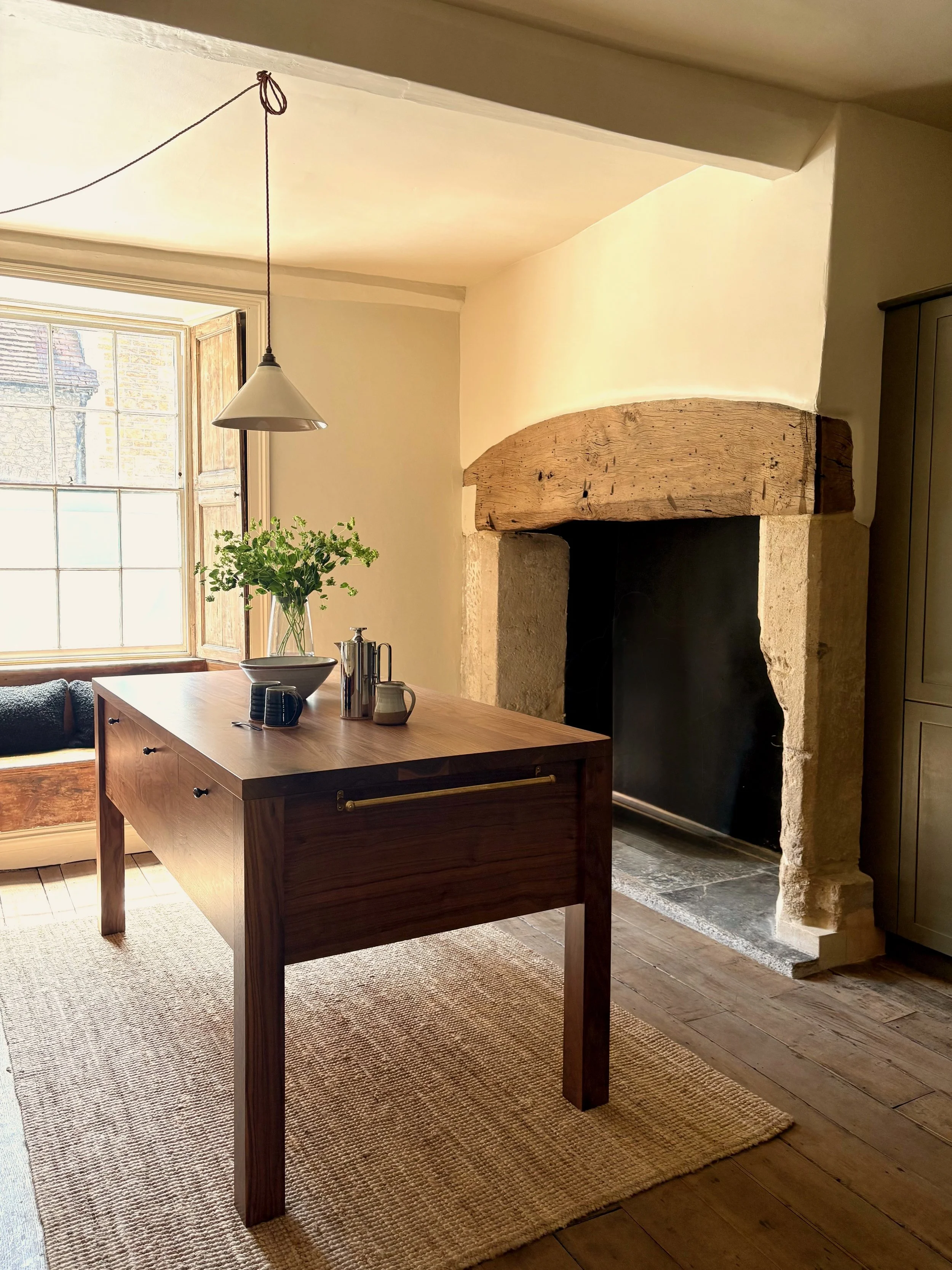 UK_035

 Location -Somerset     Style - Townhouse  

 UK House  
 Somerset 

 https://images.squarespace-cdn.com/content/v1/64620b0575ea8d4e29a55a87/fe790efb-d601-4a87-9999-5055a023d340/LL00022.jpeg?format=750w 
 https://images.squarespace-cdn.com/co