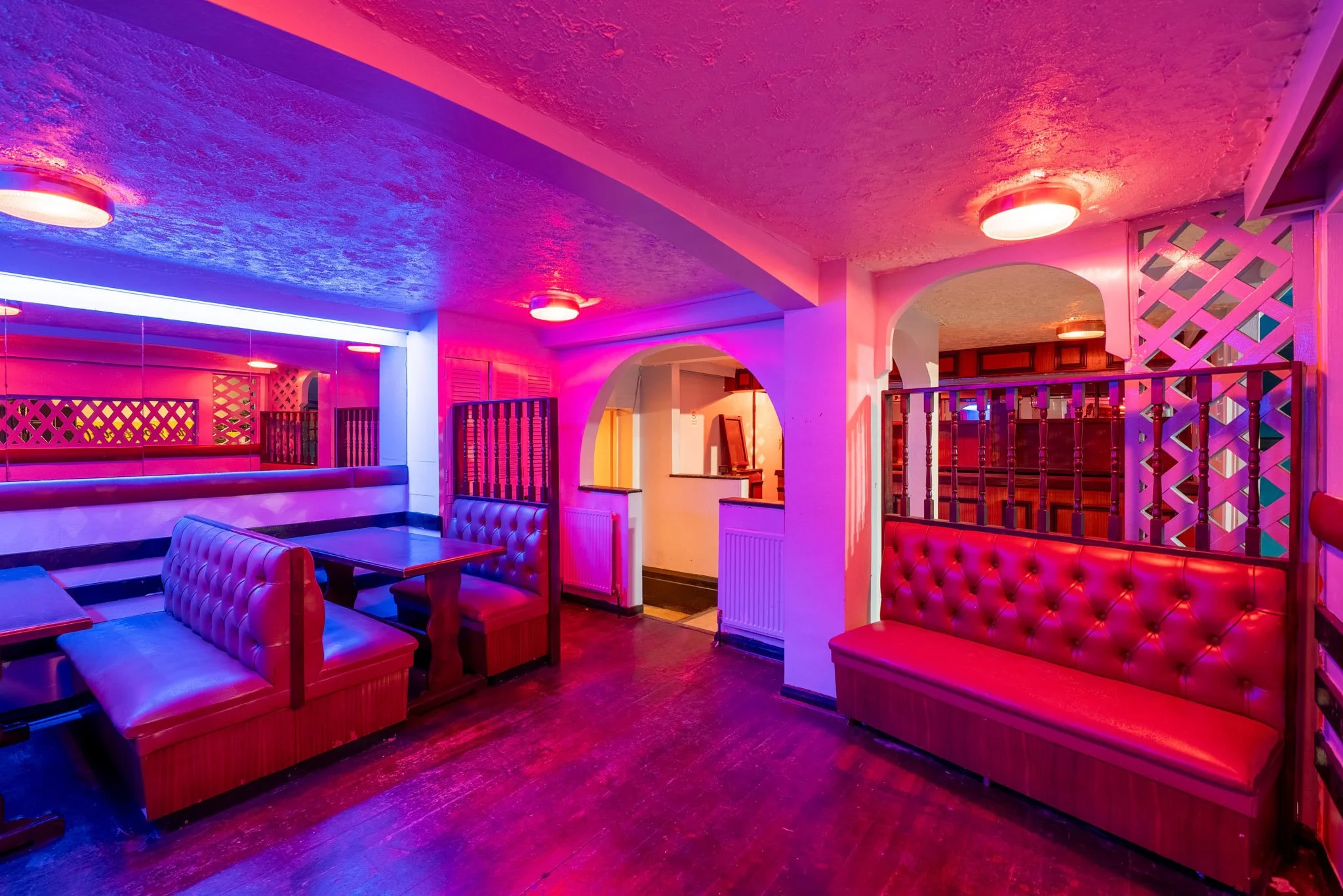 IND_023

 Location -North West London     Style - Tropical  

 Commercial  
 North West London 

 https://images.squarespace-cdn.com/content/v1/64620b0575ea8d4e29a55a87/81cf0c2f-ca5d-4c62-b555-1de343da73a8/LL00013.jpeg?format=2500w 
 https://images.s