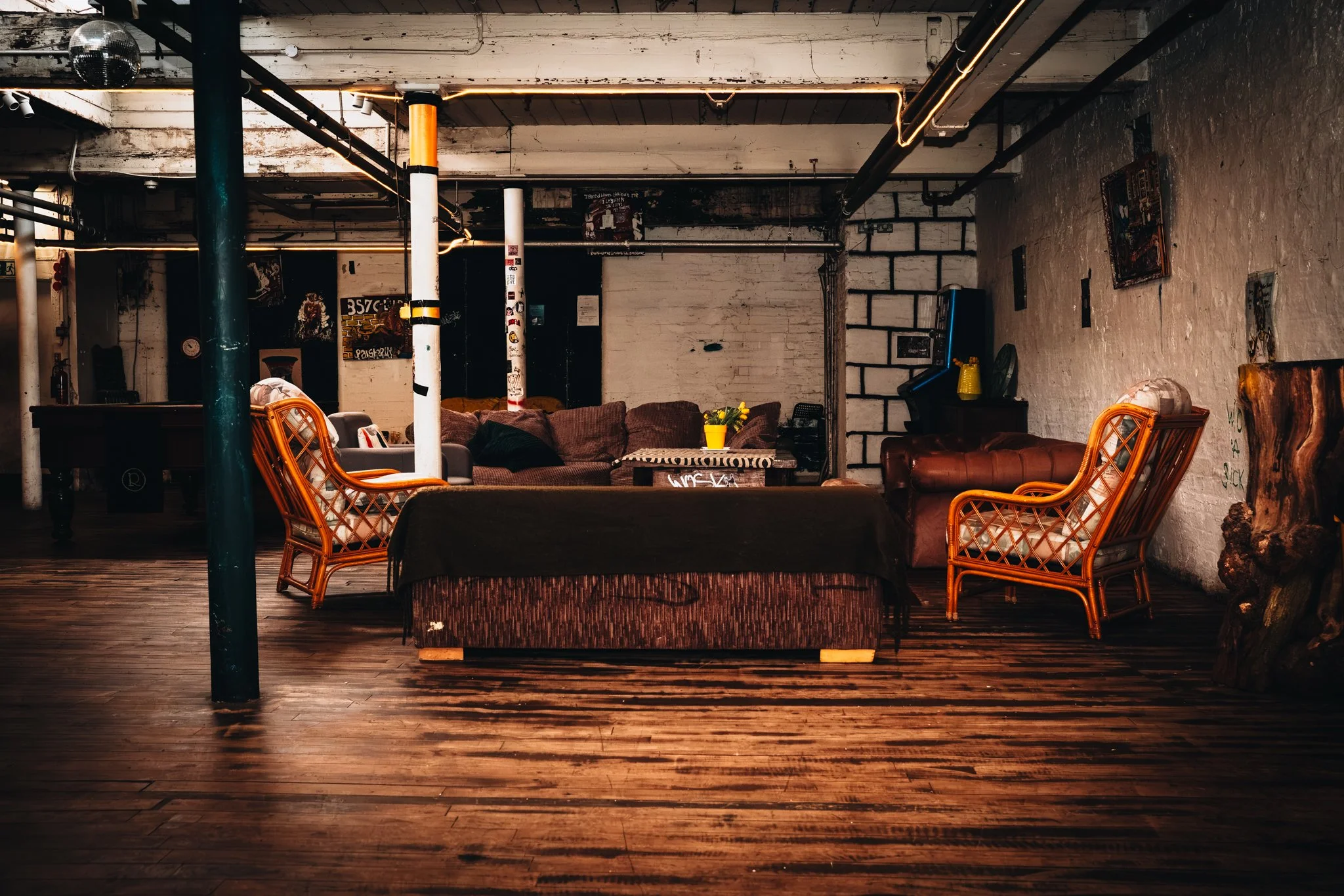STU_038

 Location -Manchester     Size - 6,785 sq ft  

 5000 sq ft + 
 Manchester 

 https://images.squarespace-cdn.com/content/v1/64620b0575ea8d4e29a55a87/f24a4567-e22c-4ebd-ba7d-3e4a37fb4be7/LL00004.jpg?format=1500w 
 https://images.squarespace-c