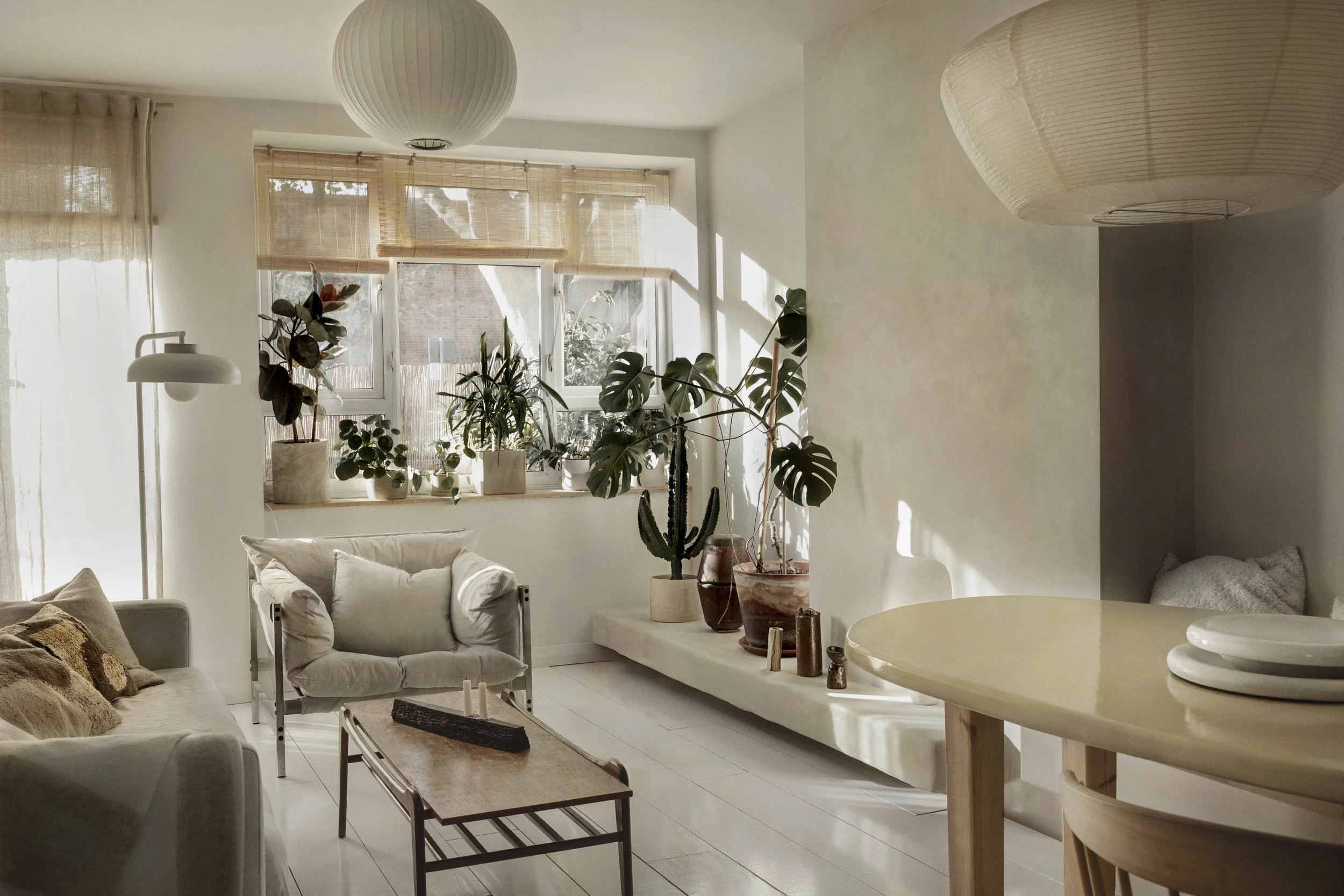 LA_014

 Location - East London     Style - London Apartment  


 London Apartment 
 East London 

 https://images.squarespace-cdn.com/content/v1/64620b0575ea8d4e29a55a87/29a24bde-a6bc-45e6-b40a-69adb8ce894b/LL00001.jpg?format=1500w 
 https://images.