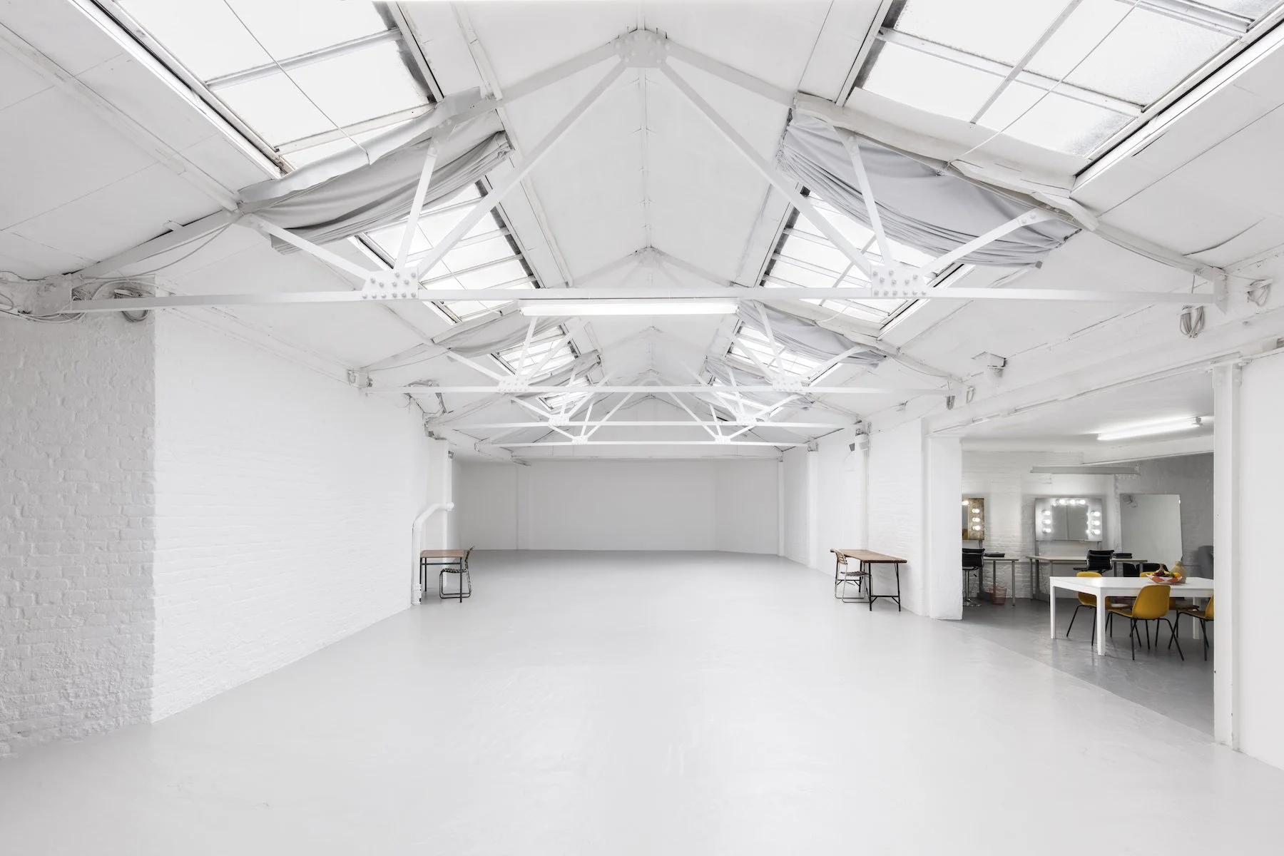STU_001

 Location - East London      Size - 3,230 sqft  


 Studio  

 East London 

 https://images.squarespace-cdn.com/content/v1/64620b0575ea8d4e29a55a87/644ce529-0ba2-474a-8300-522dc3d05eb8/4.jpeg?format=1500w 
 https://images.squarespace-cdn.co