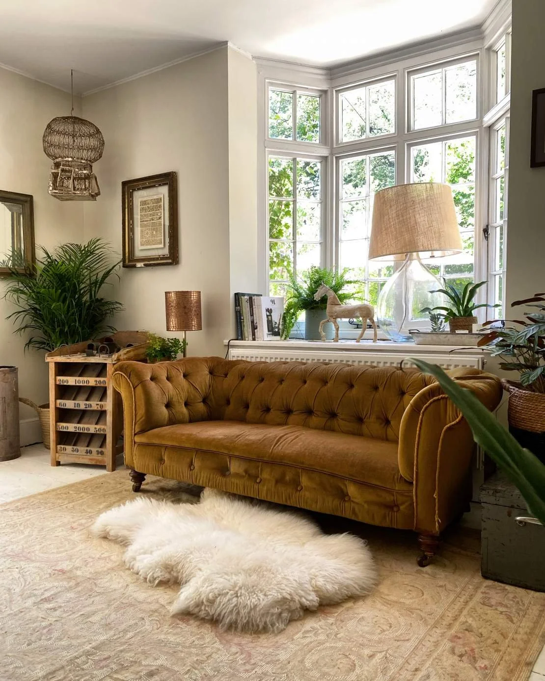 LHO_007

 Location - Surrey     Style - Period  


 London House 
 Surrey 

 https://images.squarespace-cdn.com/content/v1/64620b0575ea8d4e29a55a87/6e298af5-8001-46bd-a8b9-bcc8bee84044/4.jpeg?format=750w 
 https://images.squarespace-cdn.com/content/v