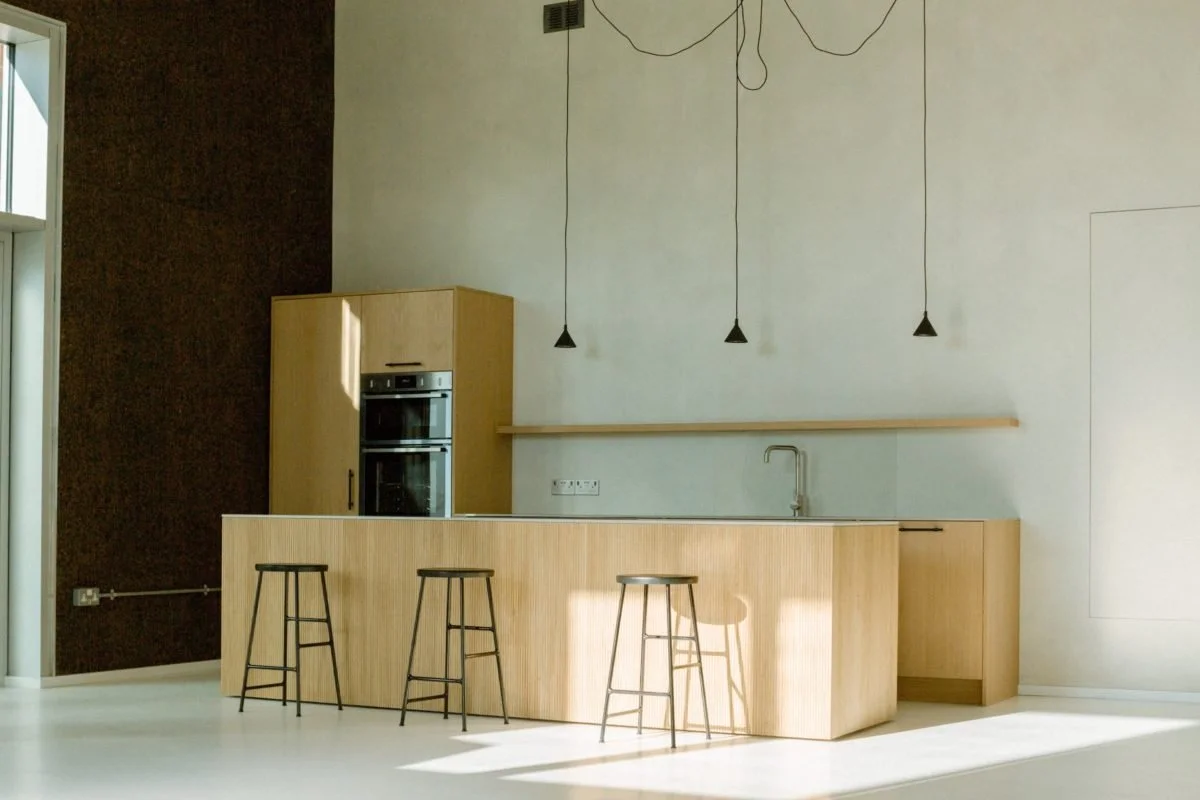 STU_003

 Location - South East London      Size - 1,500 sqft  

 Studio  
 South East London 

 https://images.squarespace-cdn.com/content/v1/64620b0575ea8d4e29a55a87/7b492227-f8c6-484f-a87d-480bf173bc3e/11.jpeg?format=1500w 
 https://images.squares