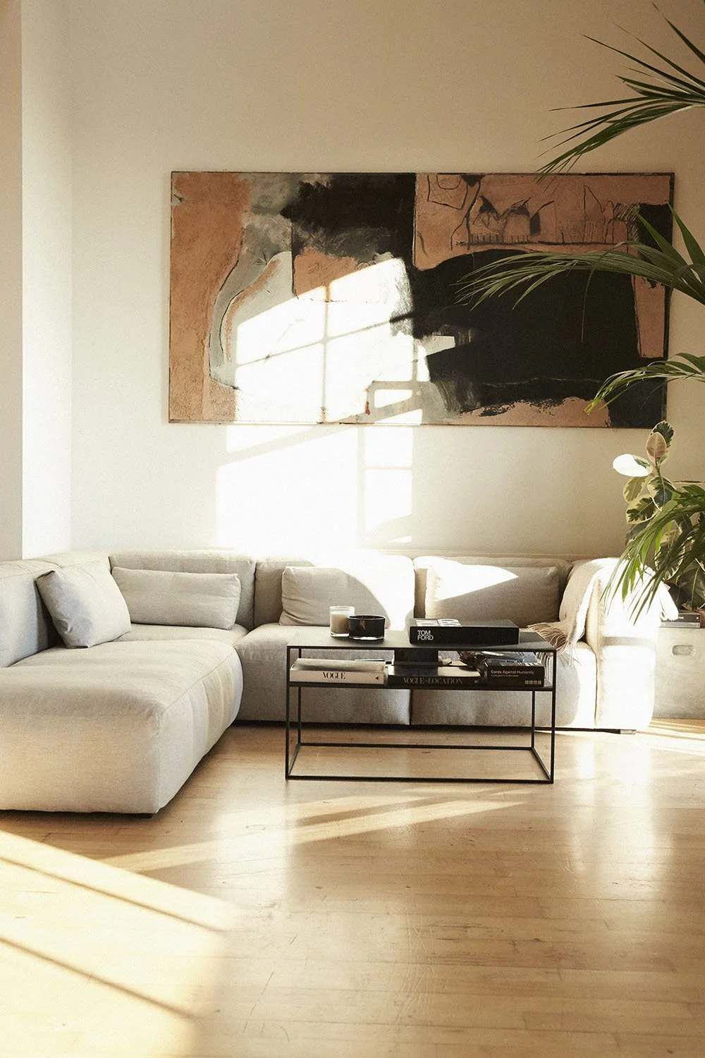 LA_002

 Location - East London     Style - Mid Century  


 London Apartment 
 East London 

 https://images.squarespace-cdn.com/content/v1/64620b0575ea8d4e29a55a87/4cdffd7d-b2c7-4a4a-82b1-49f1859904f1/9.jpg?format=2500w 
 https://images.squarespace