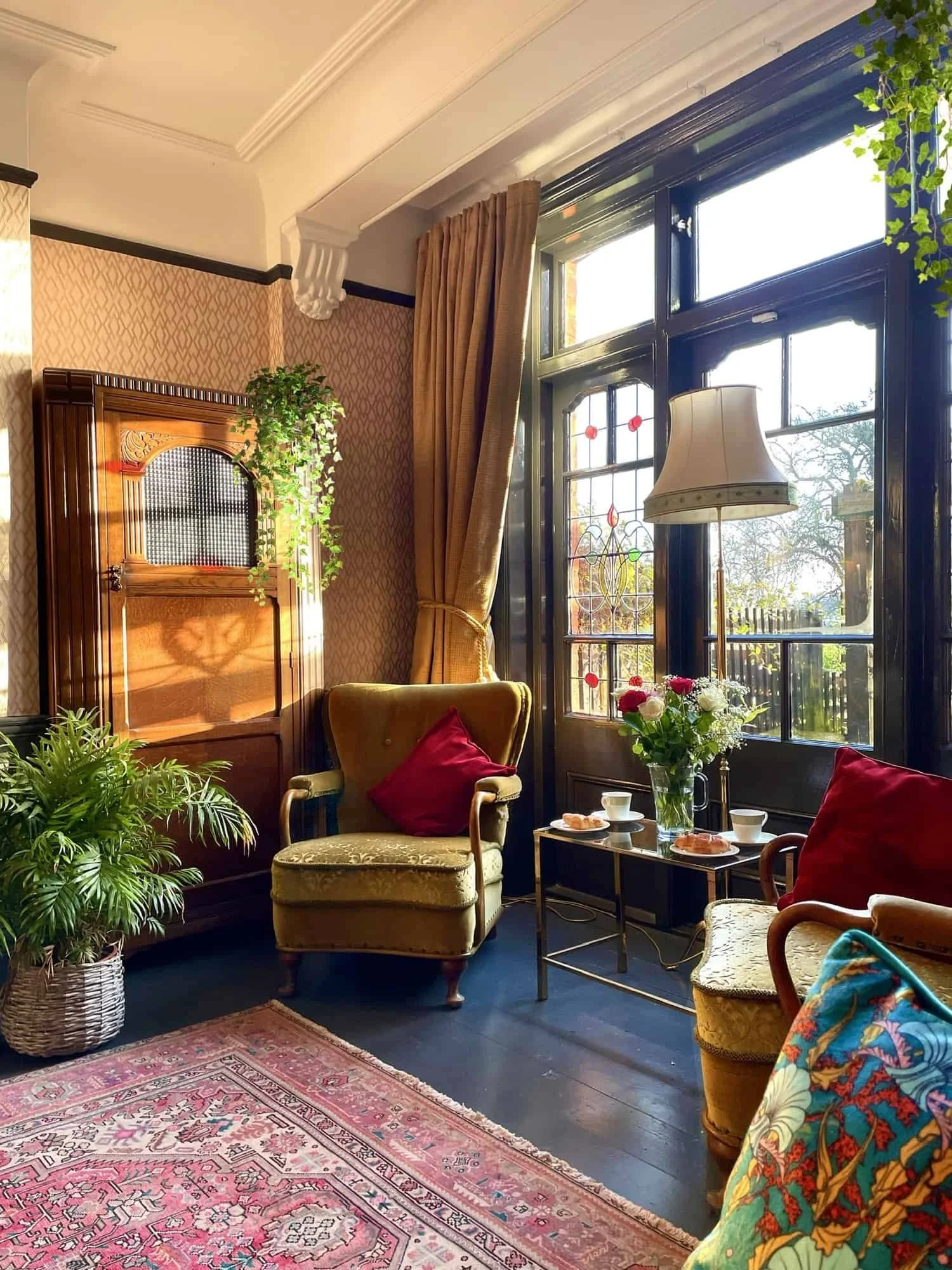 LHO_005

 Location - North London      Style - Edwardian  

 London House  
 North London 

 https://images.squarespace-cdn.com/content/v1/64620b0575ea8d4e29a55a87/65dc8fb2-e05d-4431-8a78-eb0f1d1633a6/8.jpeg?format=750w 
 https://images.squarespace-c