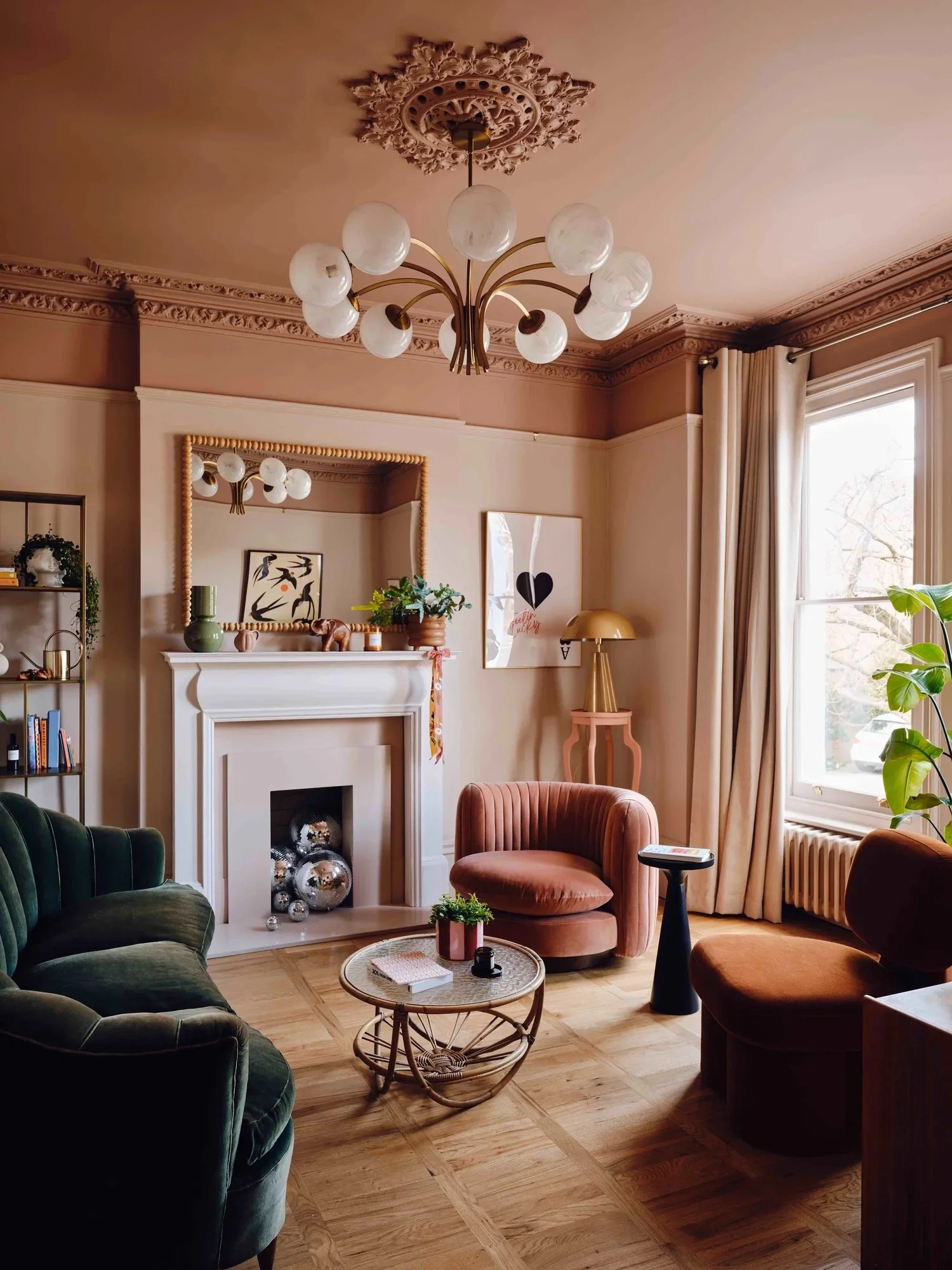 LHO_013

 Location - South London     Style - Victorian  

 London House 
 South London 

 https://images.squarespace-cdn.com/content/v1/64620b0575ea8d4e29a55a87/0d28ad38-8072-45ce-9694-0564c743d976/10.jpg?format=1500w 
 https://images.squarespace-cd