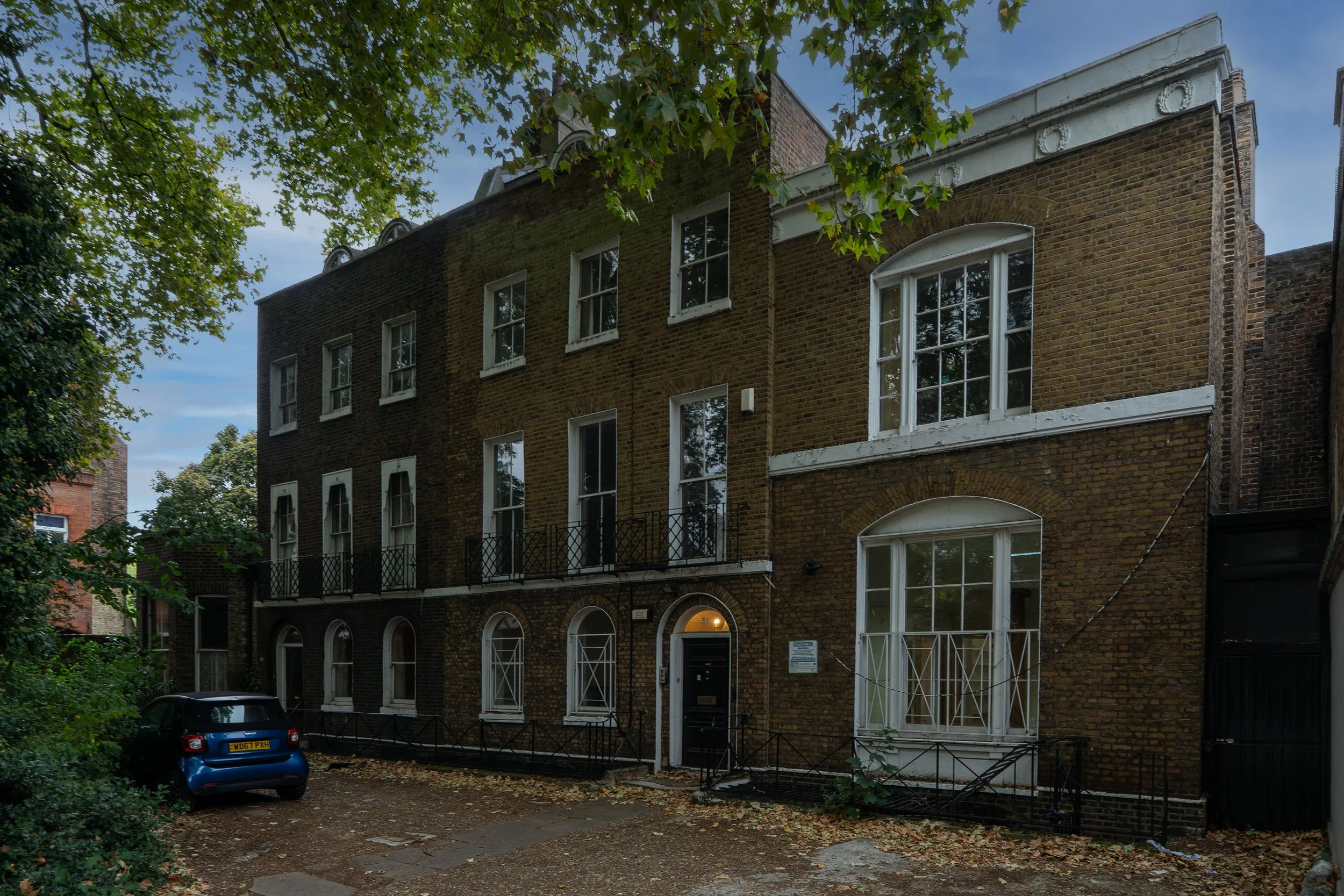 LHO_017

 Location -East London     Style - Georgian 

 London House 
 East London 


 https://images.squarespace-cdn.com/content/v1/64620b0575ea8d4e29a55a87/2fd24a78-644b-4d27-b2c1-b4993f597d85/LL00014.jpeg?format=1500w 
 https://images.squarespace-