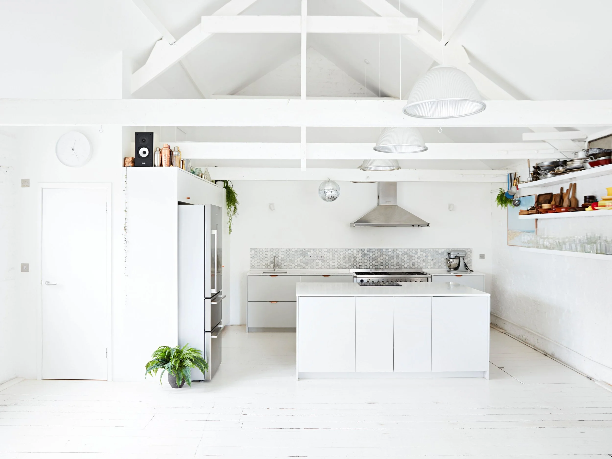 STU_014

 Location - South East London      Size - 700 sqft  


 Studio  
 South East London 

 https://images.squarespace-cdn.com/content/v1/64620b0575ea8d4e29a55a87/26ce7bec-6092-40a3-b1dc-66f68a4b656a/JOS2021040D00028.jpg?format=1500w 
 https://im