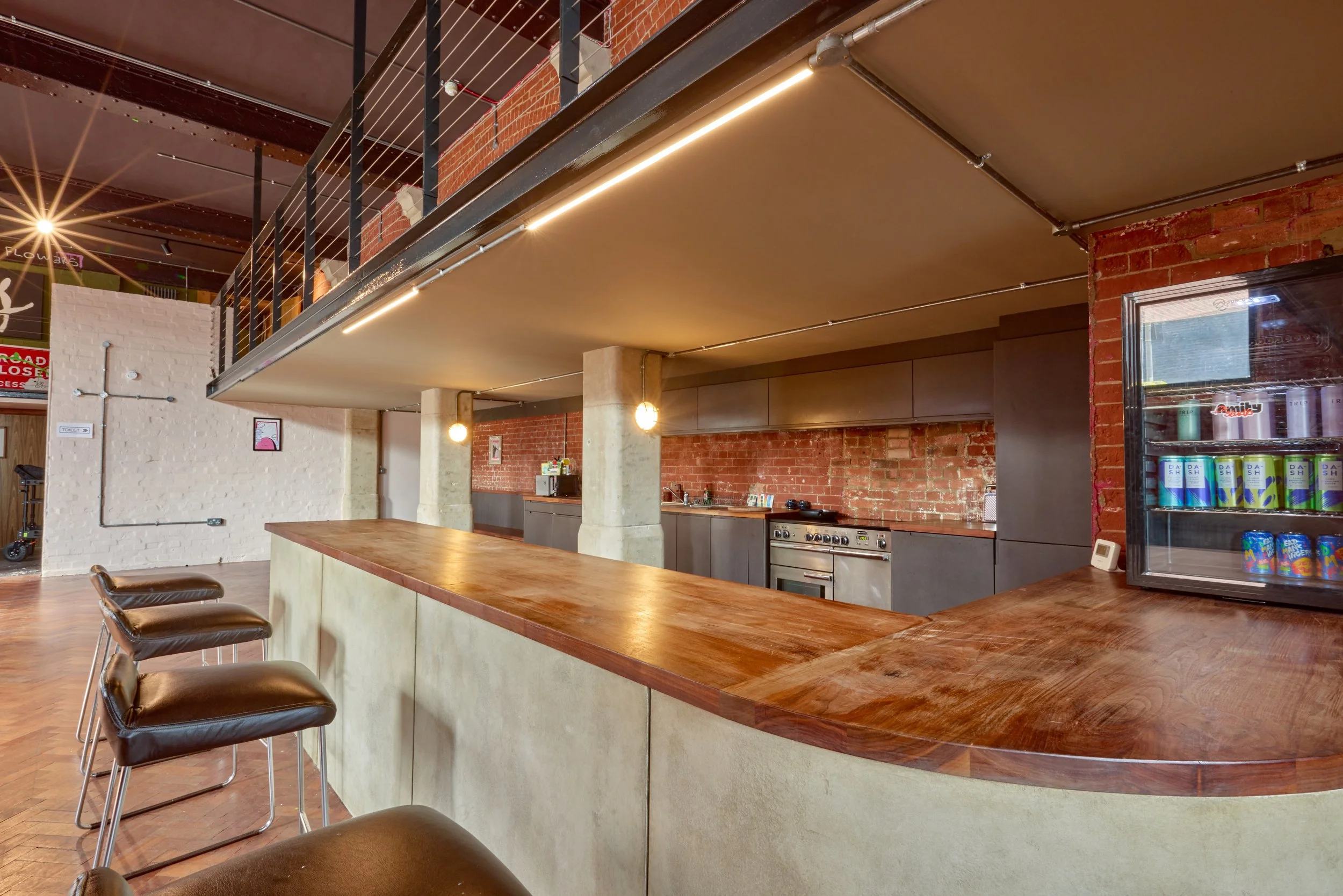 STU_023

 Location - East London      Size - 3,575 sqft  

 Studio  
 East London 

 https://images.squarespace-cdn.com/content/v1/64620b0575ea8d4e29a55a87/baff0f1b-5ce2-48f0-bc75-8d711de30893/Studio.jpg?format=1500w 
 https://images.squarespace-cdn.