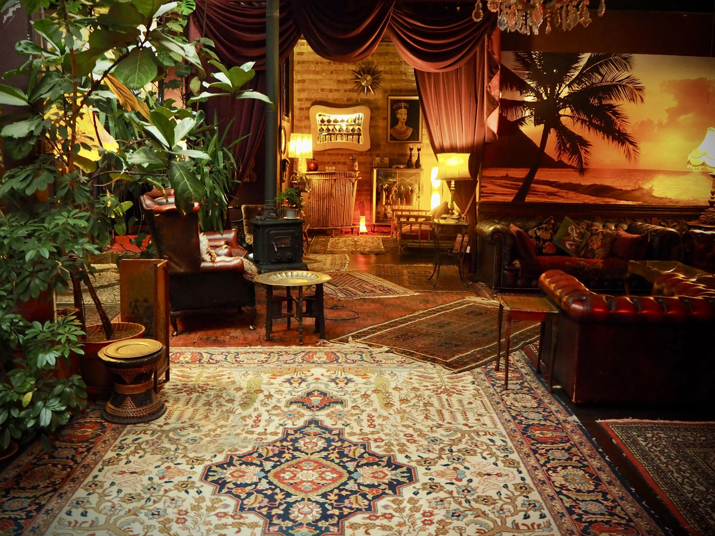 LA_007

 Location - East London     Style - Bohemian  


 London Apartment 
 East London 

 https://images.squarespace-cdn.com/content/v1/64620b0575ea8d4e29a55a87/28459b34-5f2c-4152-bff6-1a572bfef38f/4.jpg?format=1500w 
 https://images.squarespace-cd