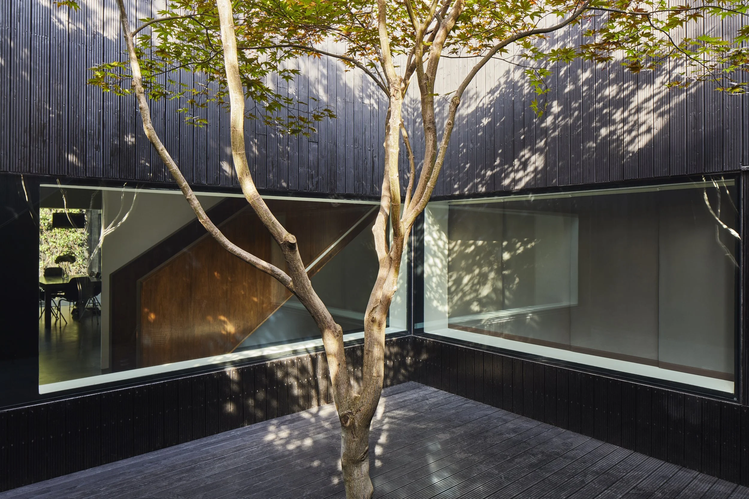 LHO_001

 Location - North London      Style - Contemporary  

 London house  
 North London 

 https://images.squarespace-cdn.com/content/v1/64620b0575ea8d4e29a55a87/cae83303-ab0a-4dee-a027-1474e5c7679d/28.jpg?format=1500w 
 https://images.squarespa