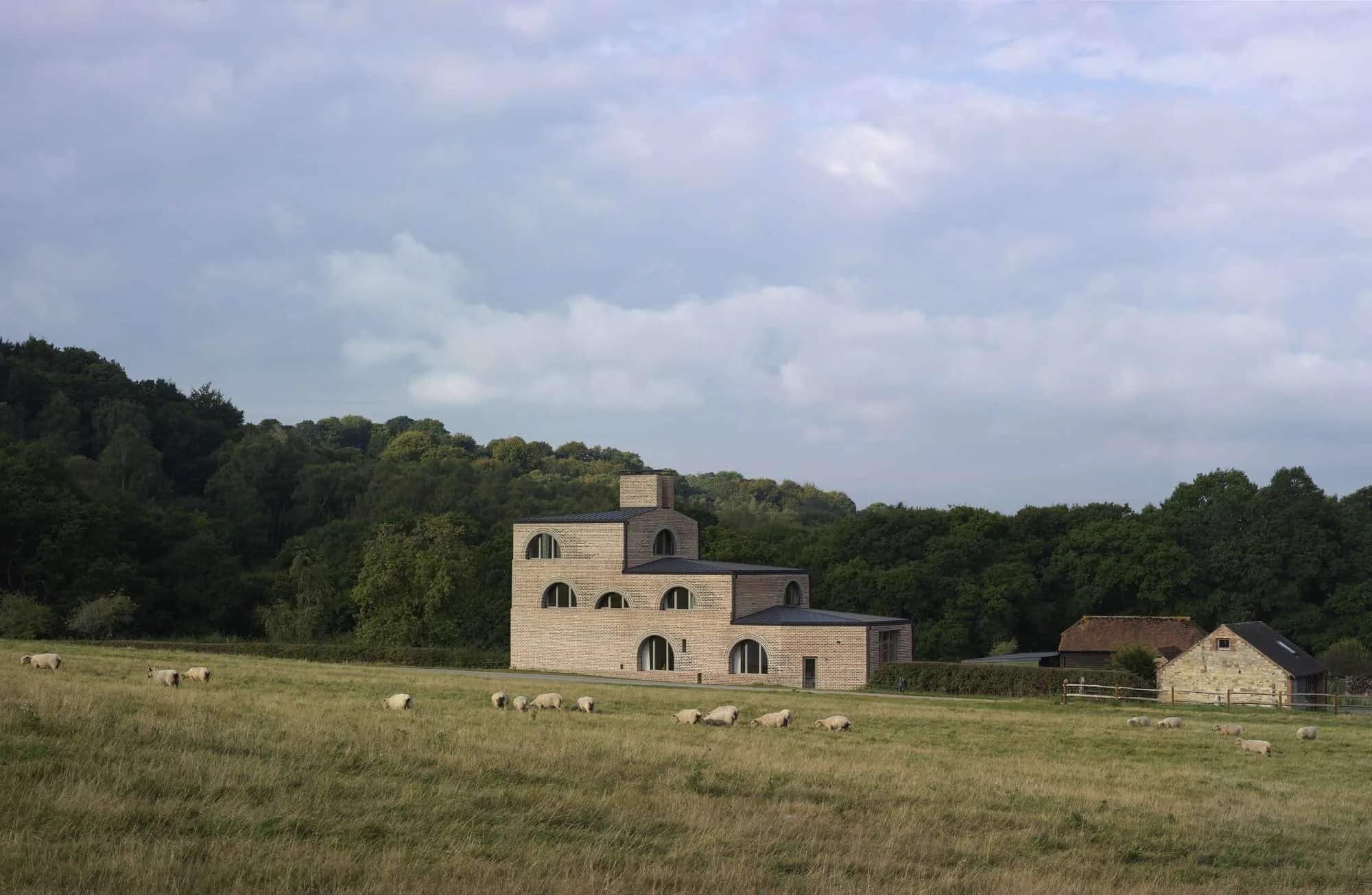 UK_026

 Location -West Sussex     Style - Brutalist  


 UK House  
 West Sussex 

 https://images.squarespace-cdn.com/content/v1/64620b0575ea8d4e29a55a87/ed89fad4-567f-4099-9166-e45e10d1fc1e/7.jpeg?format=1500w 
 https://images.squarespace-cdn.com/