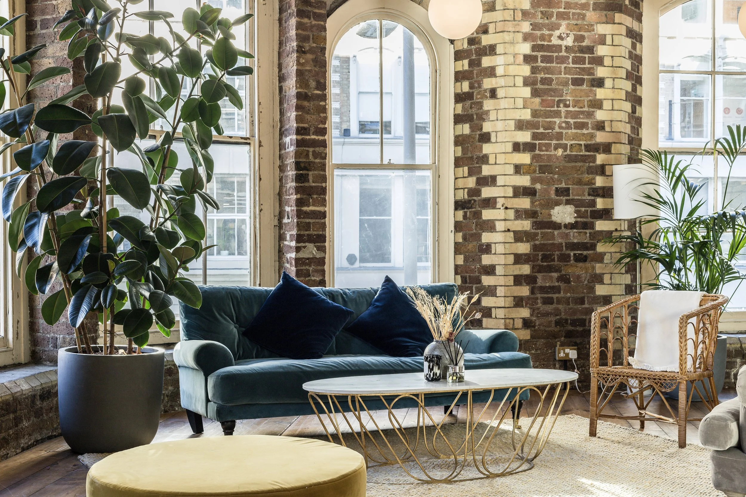 LA_005

 Location - Central London     Style - Industrial  


 London Apartment, Events 
 Central London 

 https://images.squarespace-cdn.com/content/v1/64620b0575ea8d4e29a55a87/7089a853-ad92-482c-838e-6159b7d9df46/LL00002.jpg?format=1000w 
 https:/
