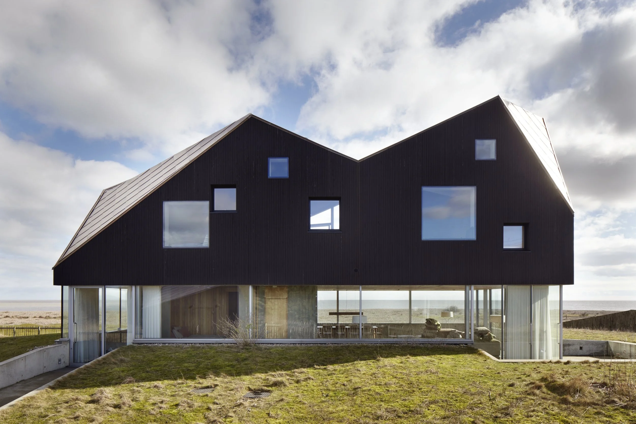 UK_024

 Location -Suffolk     Style - Contemporary  


 UK House  
 Suffolk 

 https://images.squarespace-cdn.com/content/v1/64620b0575ea8d4e29a55a87/cce5e85d-9f90-487a-b576-dc78a54254e3/LL00004.jpg?format=1500w 
 https://images.squarespace-cdn.com/