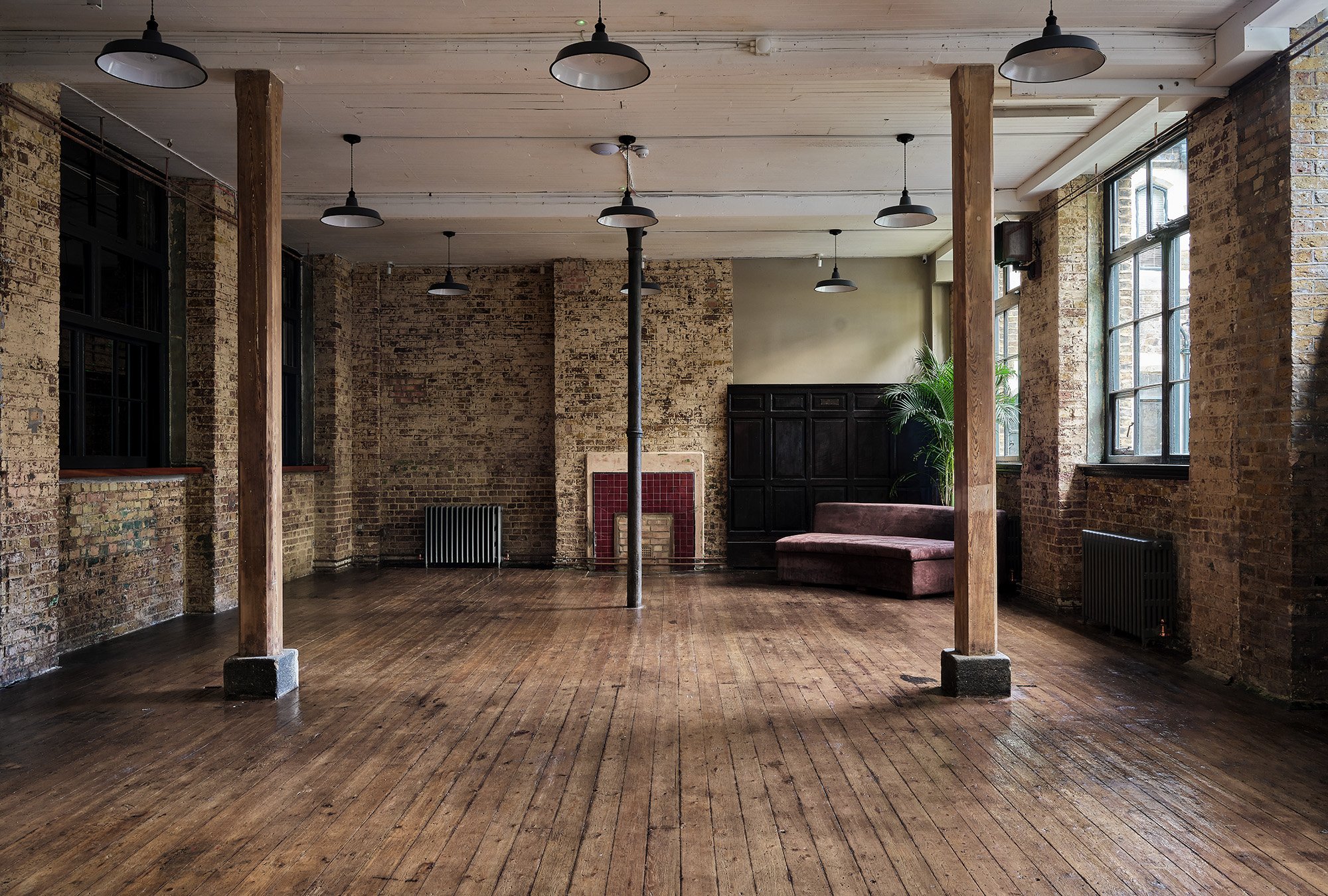 STU_022

 Location - East London     Size - 8,000 sq ft  


 Studio, Warehouse, Events 
 East London 

 https://images.squarespace-cdn.com/content/v1/64620b0575ea8d4e29a55a87/01410cc8-4e9b-4bfd-ac4d-830ebc5fa850/2.jpg?format=1500w 
 https://images.sq