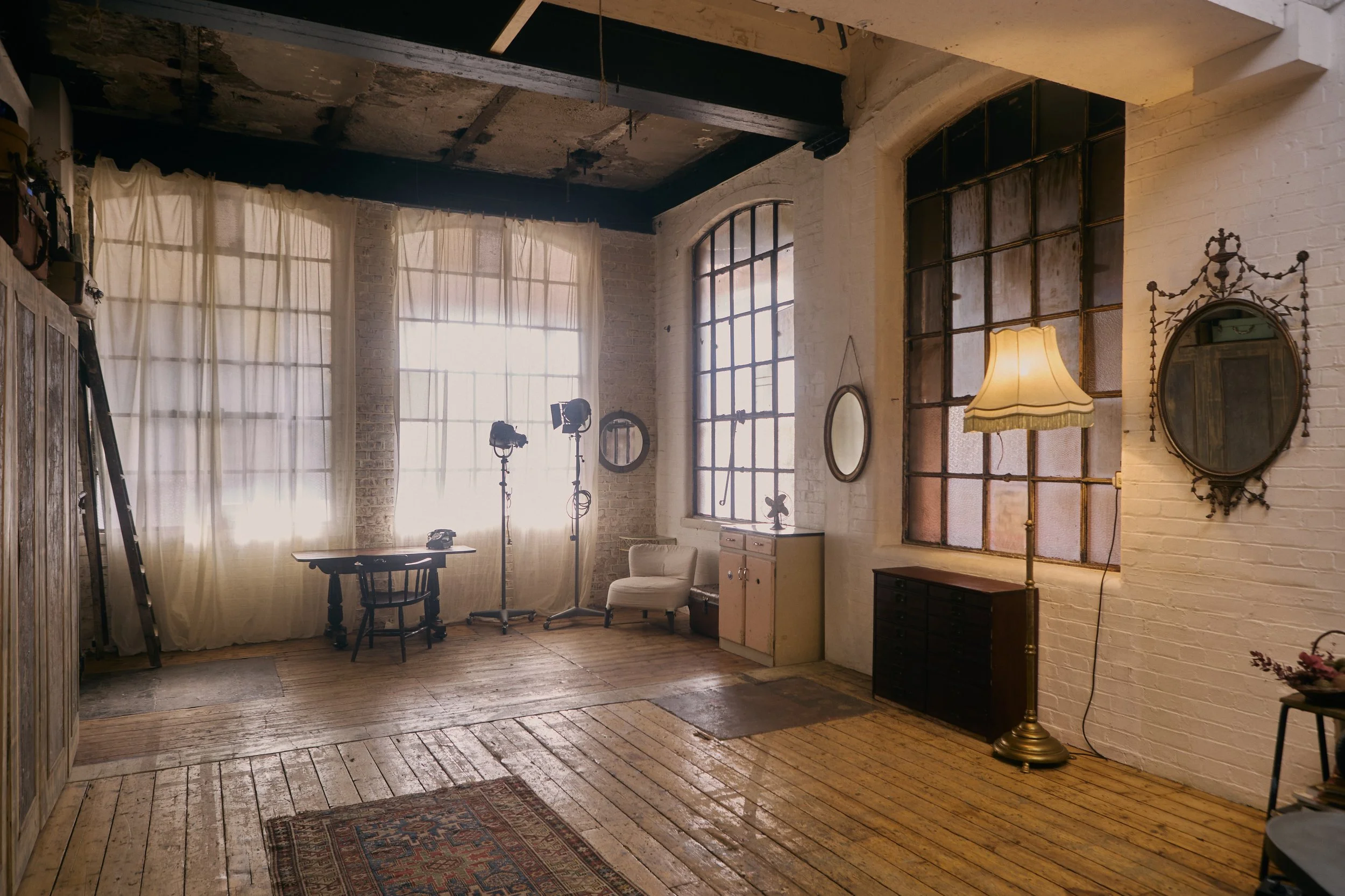 STU_006

 Location - North London     Size - 1,200 sq ft  


 Studio, Warehouse 
 North London 

 https://images.squarespace-cdn.com/content/v1/64620b0575ea8d4e29a55a87/b024e7f3-a5d0-4dda-8281-c7810edca2b1/LL00001.jpg?format=2500w 
 https://images.sq