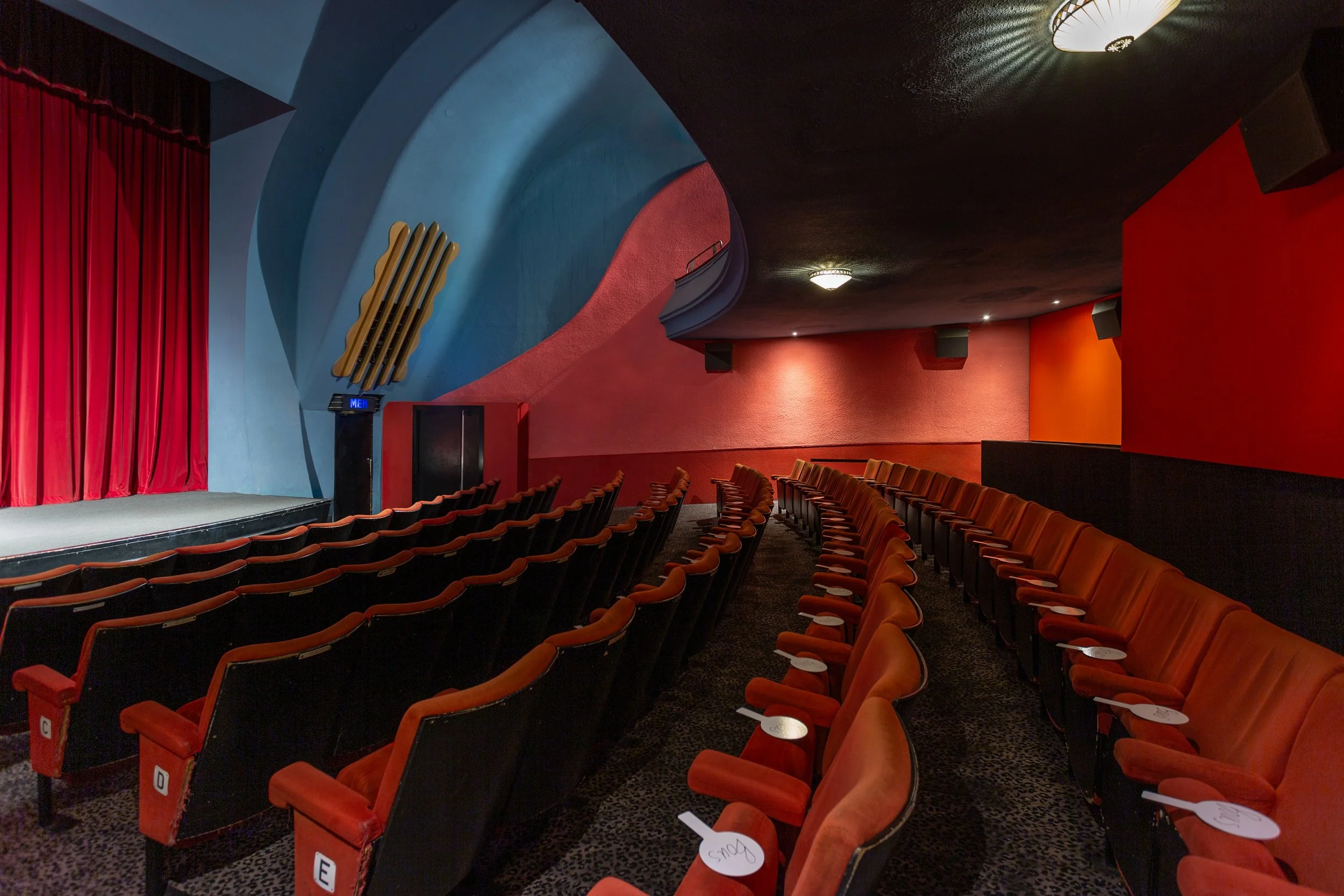 IND_020

 Location -East London     Style - Art Deco  

 Commercial  
 East London 

 https://images.squarespace-cdn.com/content/v1/64620b0575ea8d4e29a55a87/98b56fef-2583-4d29-b1ec-bf20d00db7ab/LL00004.jpg?format=1500w 
 https://images.squarespace-cd