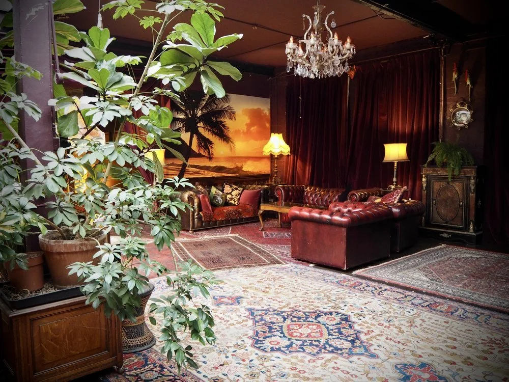 LA_007

 Location - East London      Style - Bohemian  

 London Apartment  
 East London 

 https://images.squarespace-cdn.com/content/v1/64620b0575ea8d4e29a55a87/489f2be5-59e5-4e3f-aae1-47f3b56a2172/16.jpeg?format=1500w 
 https://images.squarespace