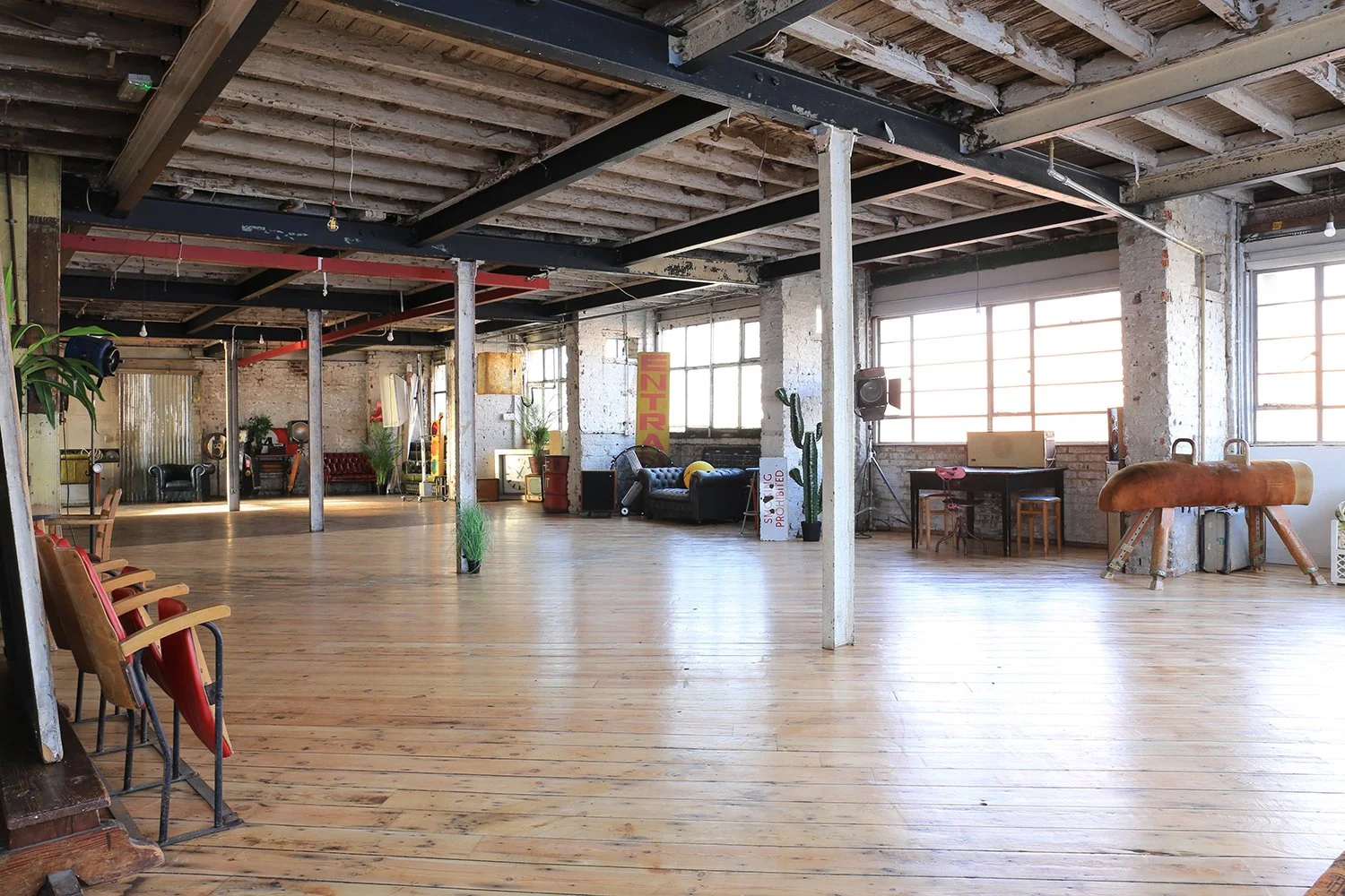 IND_001

 Location -North East London     Size - 2,600 sq ft  

 Brick, Distressed,   Wooden floor, Vintage  
 North East London 

 https://images.squarespace-cdn.com/content/v1/64620b0575ea8d4e29a55a87/e49eda69-6edb-4488-abf0-979ecd0bd048/Feature+Wa