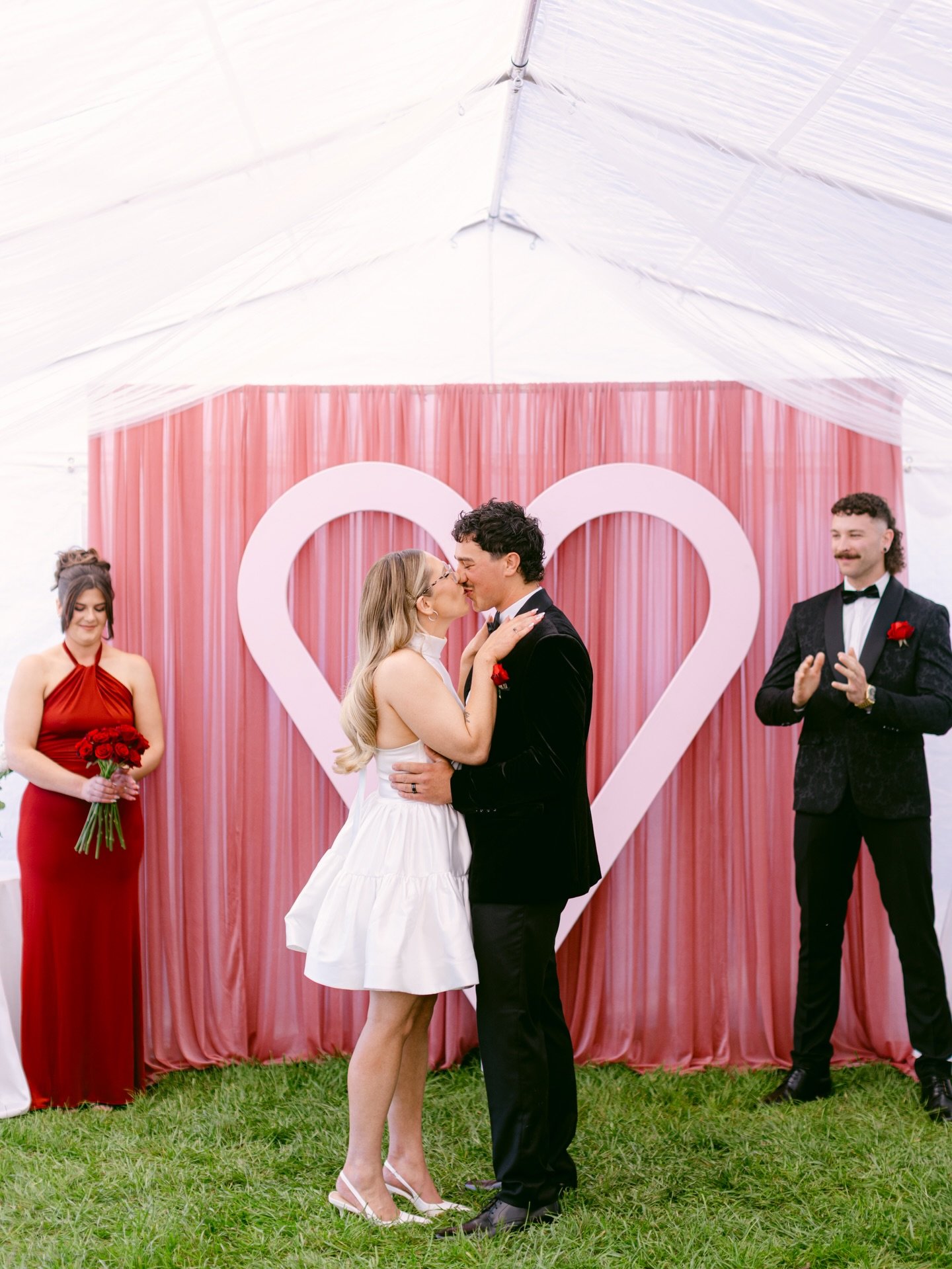 Get hitched at home? 🏠 Just your favourite people in the front yard, and your fur baby right there with you 🐾 Anthea &amp; Joel kept it super chill and fun, loved this day 🤍