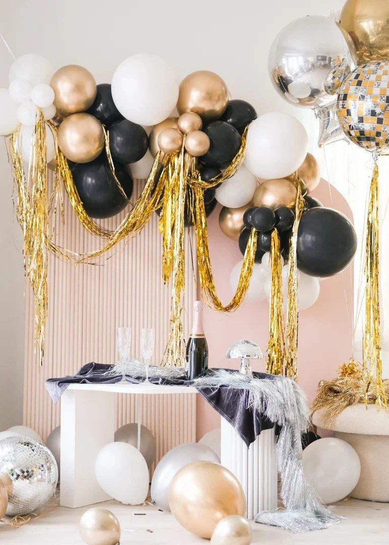 ITEM #26:

SHAPE: ORGANIC Clusters:
Colors?
Quantity?
Theme?

Give us a Call or Fill out our Form. We can customize a Design for you!

Send us an Email: info@garnished-events.com. INCLUDE: Item Number and Color Scheme. Budget. Date of Event. City & S