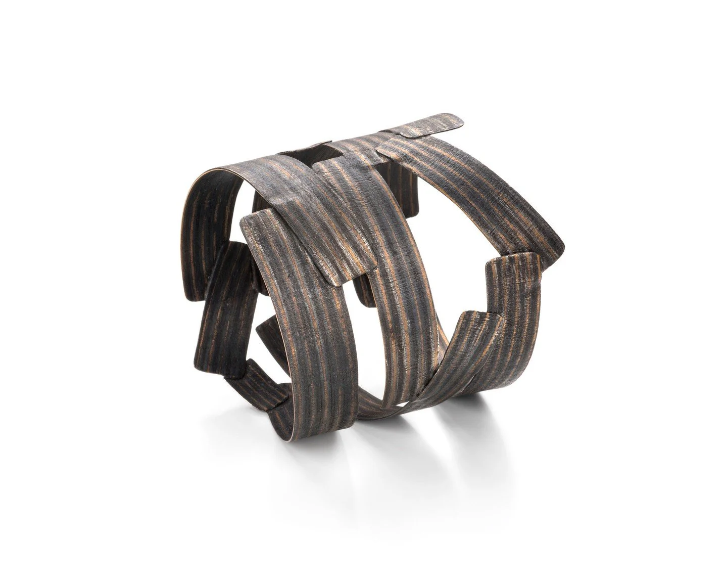 Mokume Gane statement cuff designed and crafted by @francesca.u.jewellery

*
For inquiries and further details, DM or click the link in bio. Or come to find our jewellery @whatifberlin. Tue-Sat 15:30 - 19:00 Pappelallee 12, 10437 Berlin
*
#francescau
