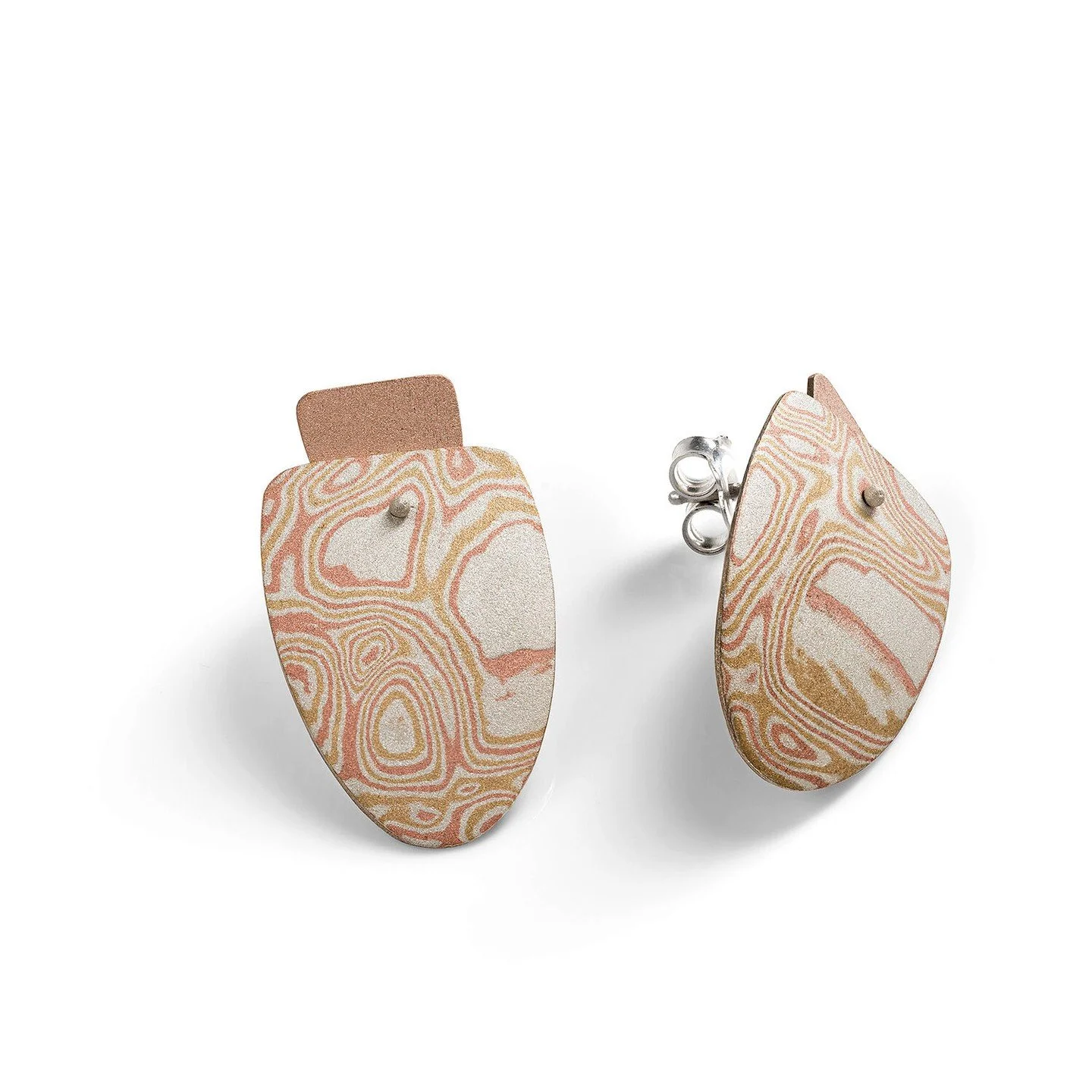 Mokume Gane earrings designed and crafted by @francesca.u.jewellery
*
For inquiries and further details, DM or click the link in bio. Or come to find our jewellery @whatifberlin. Tue-Sat 15:30 - 19:00 Pappelallee 12, 10437 Berlin
*
#francescaujewelle