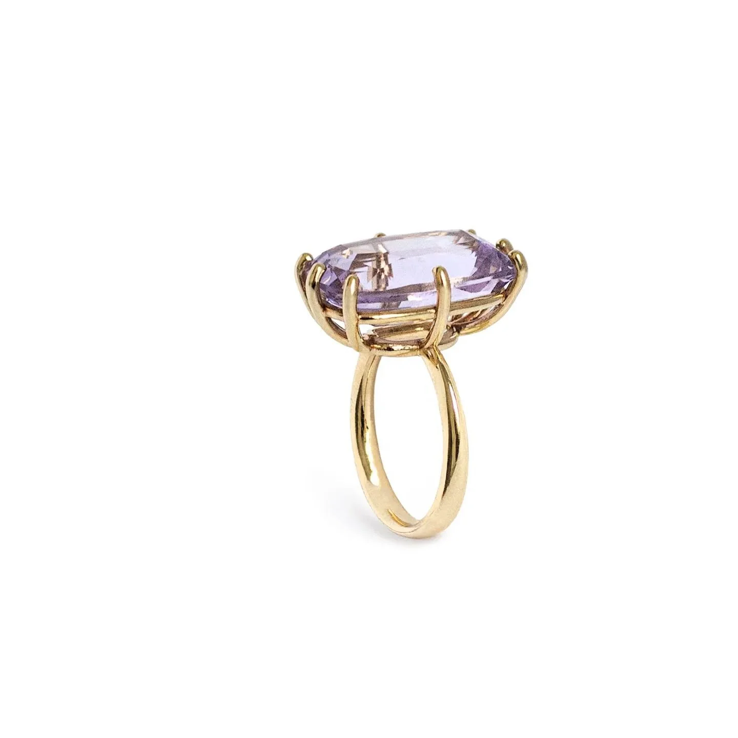 Custom-made ring in yellow gold set with an amethyst by @francesca.u.jewellery
Do you also want to create a special jewelry piece for yourself or your loved ones? What if... Just make it (happen)!
*
For inquiries and further details, DM or click the 