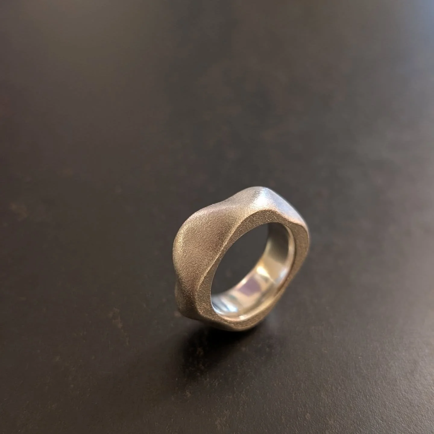 Sterling silver ring. Love making those waves❣️
*
Do you also want to create a special jewelry piece for yourself or your loved ones? What if... Just make it (happen)!
*
For inquiries and further details, DM or click the link in bio. Or come to find 