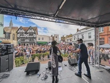 Had a great time playing at the @favhopfest with @mollyfletcherhebden, What a turn out ! … keep an eye out for more up coming gigs and shows - you don’t want to miss them!
Gear:
(Too much to carry)
#musician #guitarist #sessionmusic