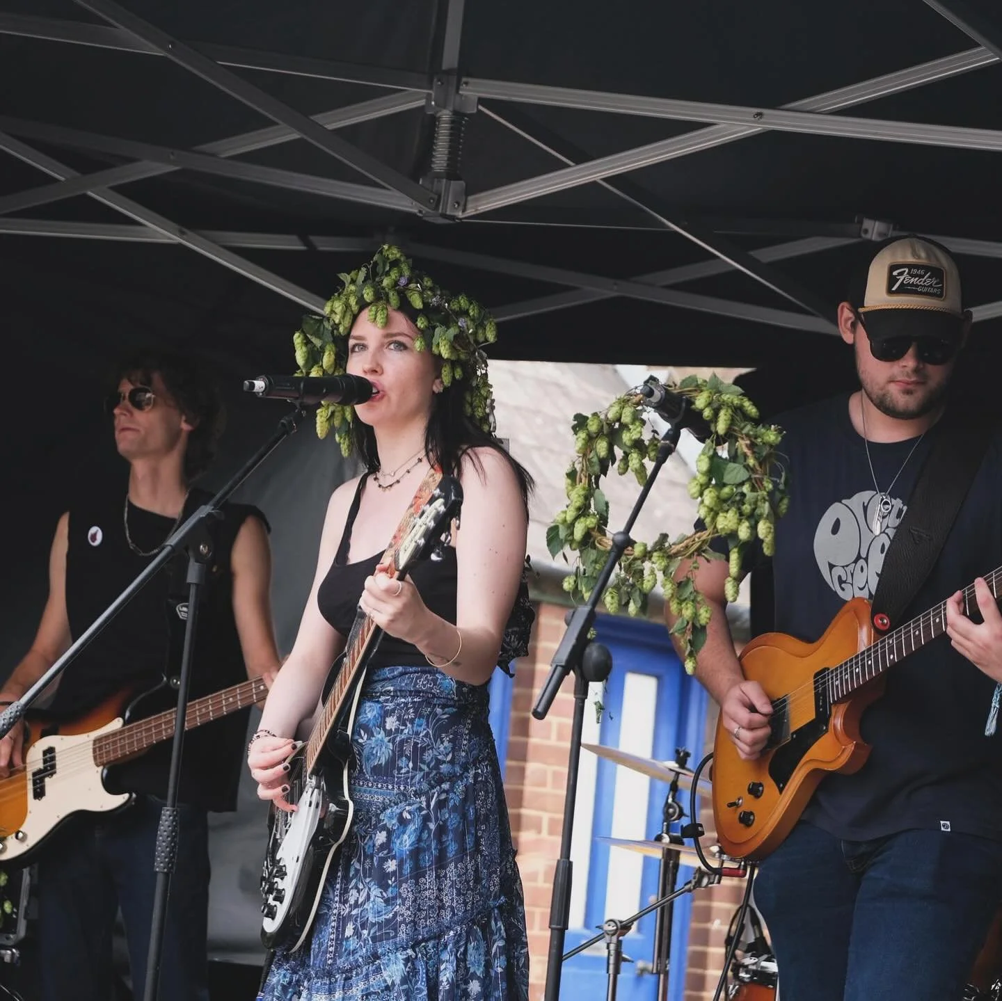 Some more pictures from the band set at the @favhopfest - was so much fun !! It was the debut of the new @novoguitars F2 and what a guitar it is !!
Gear:
Probably too much !!
#music #musician #guitar #guitarist #gig #performance #novoguitars #k