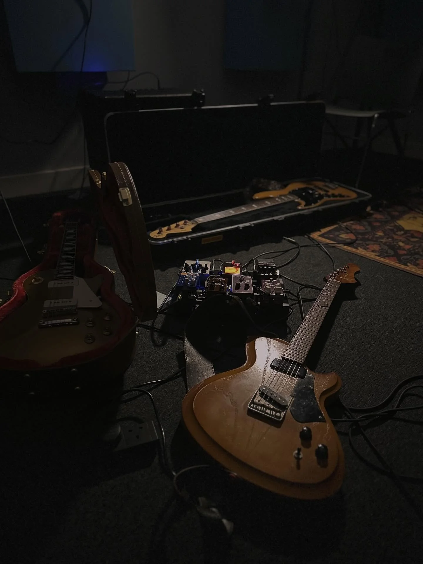 Well well well , what do we have here - something coming !!!
Gear:
Can’t even count how many !!
#guitar #guitarist #performance #blues #country #soul #southernrock #swampy #music #musician #musicians #band