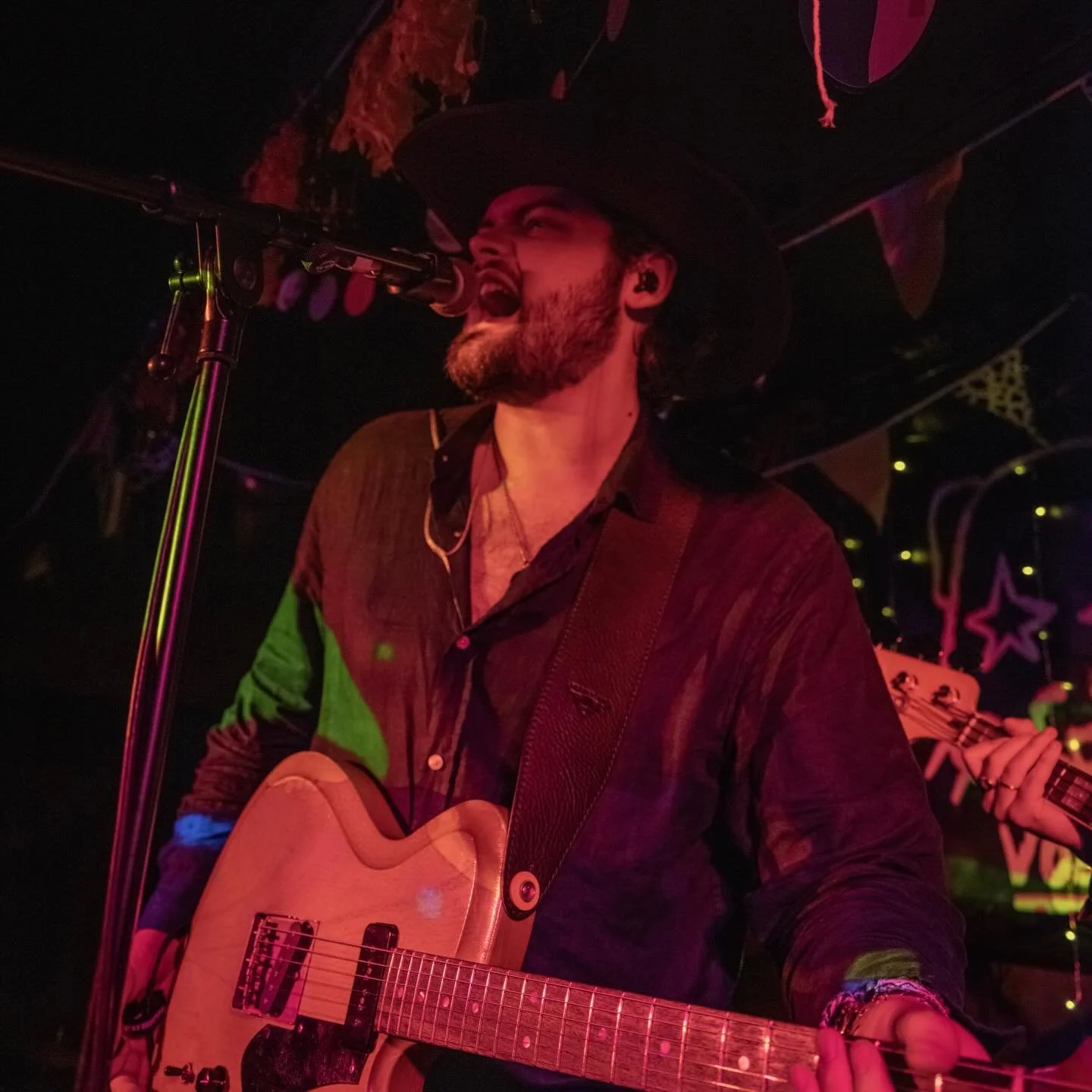 Last week was such a great debut gig with &lsquo;The Arthur cook band&rsquo; - got some amazing photos back from the incredibly talented @freyaaburgess &hellip; can&rsquo;t thank you enough!! 

More exciting things coming soon, so stay tuned !! 

#gu